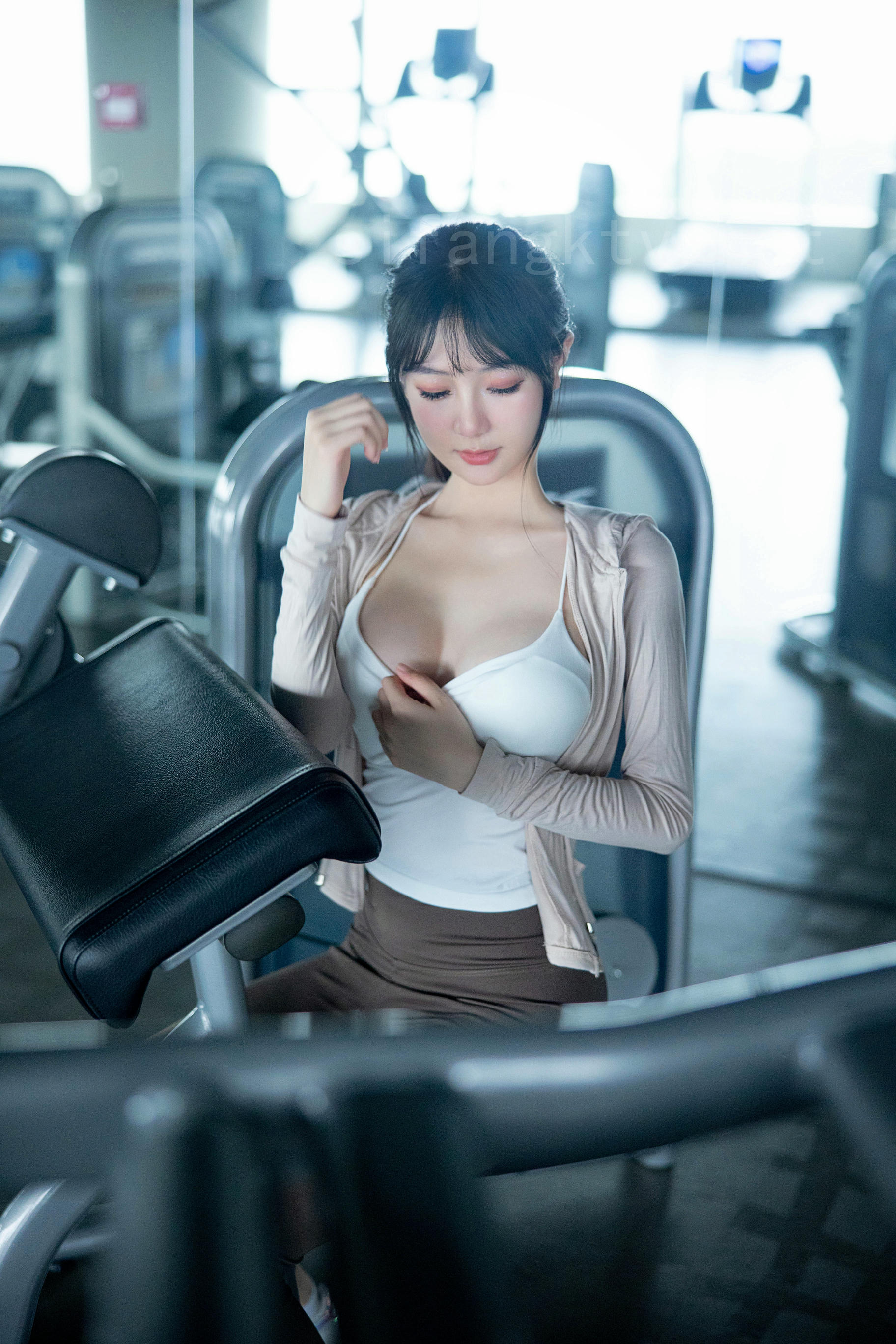 谢小蒽(幼幼)-XIUREN NO.6683 健身房 [137P+2V 1.72 GB]_第3集