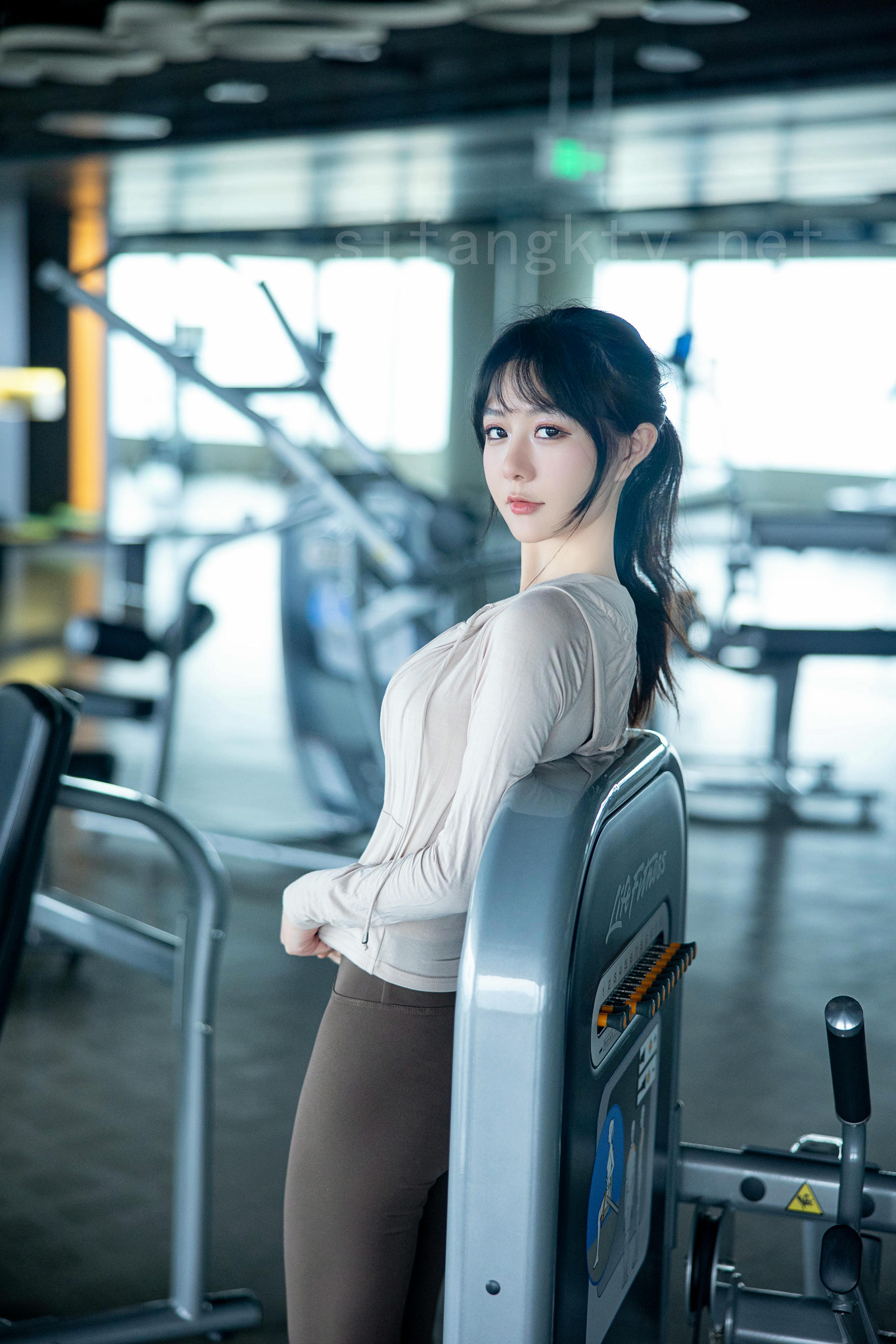 谢小蒽(幼幼)-XIUREN NO.6683 健身房 [137P+2V 1.72 GB]_第3集