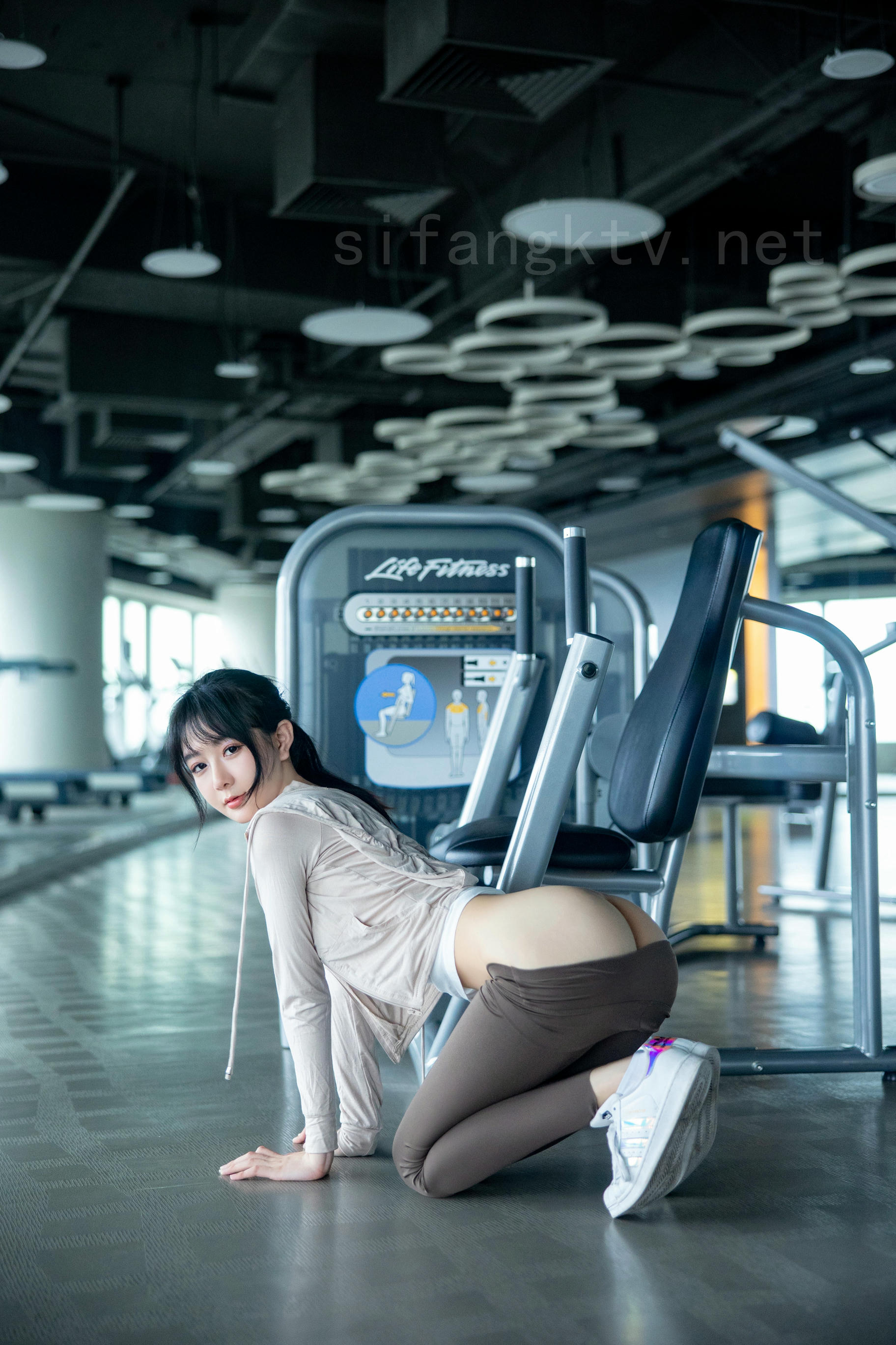 谢小蒽(幼幼)-XIUREN NO.6683 健身房 [137P+2V 1.72 GB]_第4集