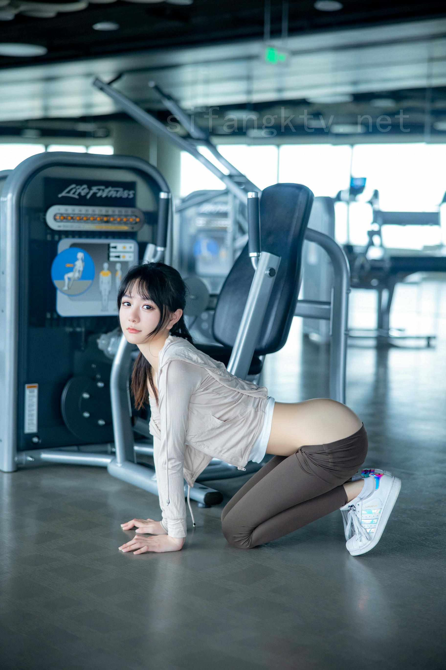 谢小蒽(幼幼)-XIUREN NO.6683 健身房 [137P+2V 1.72 GB]_第4集