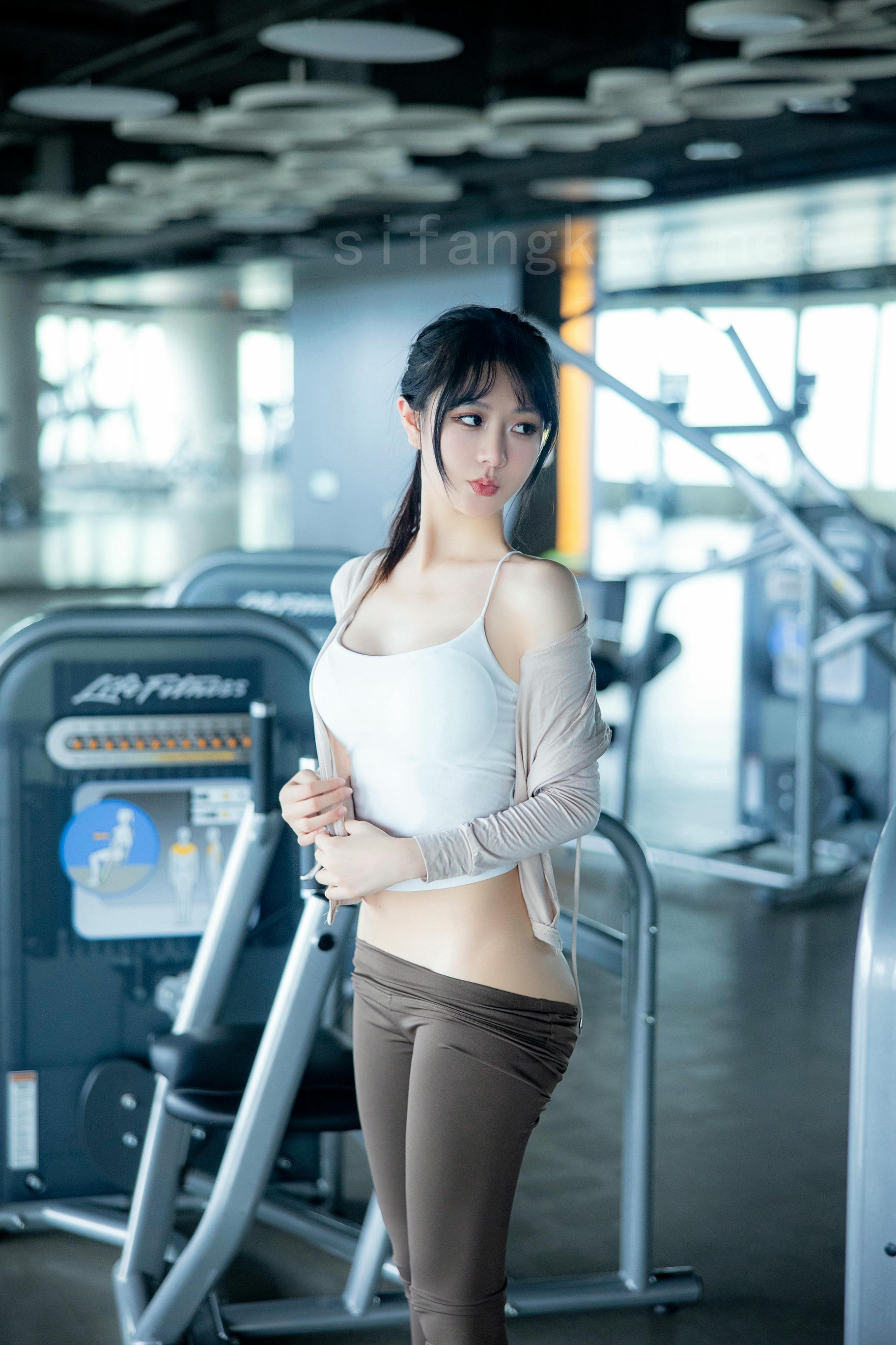 谢小蒽(幼幼)-XIUREN NO.6683 健身房 [137P+2V 1.72 GB]_第4集