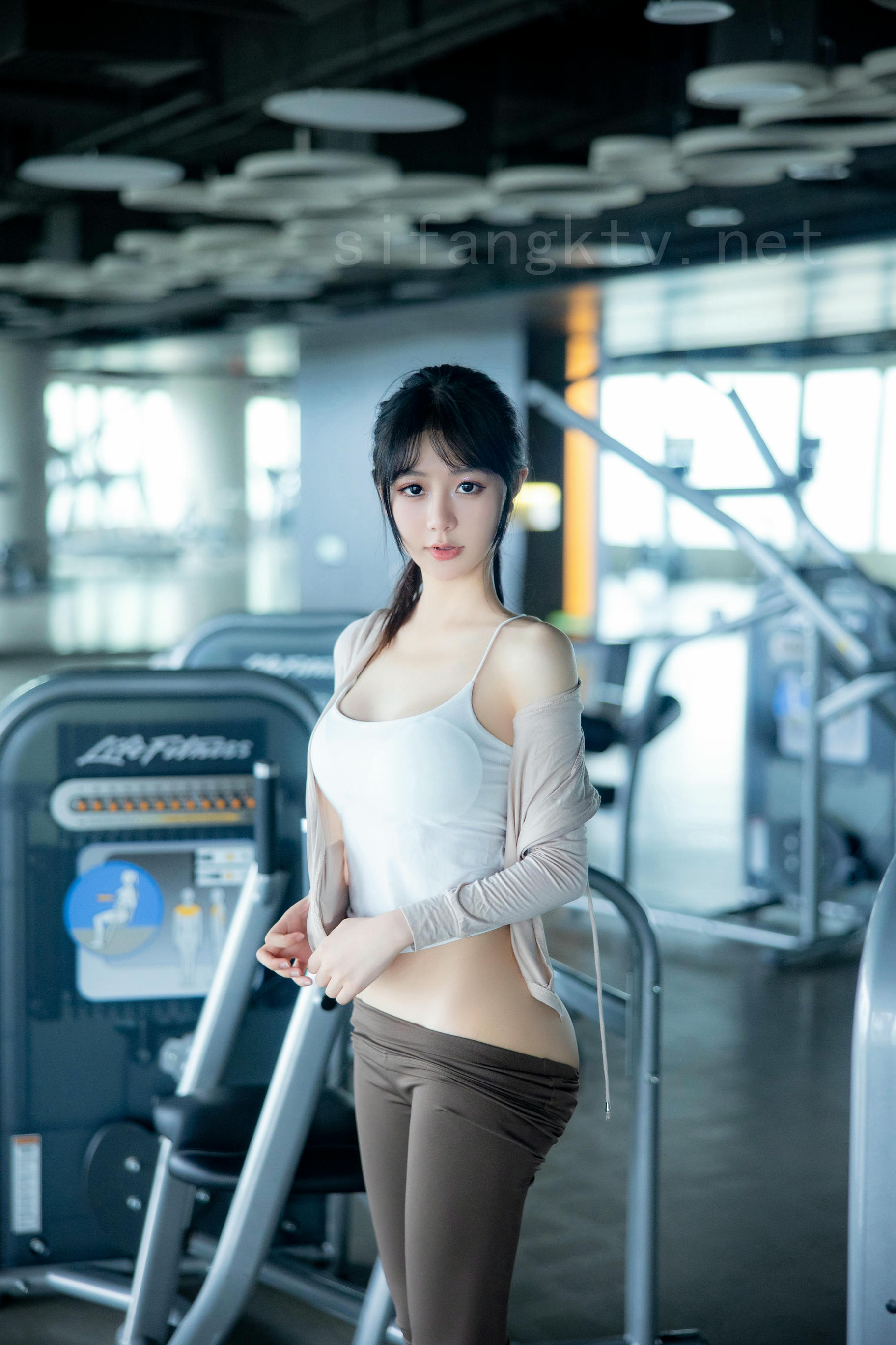 谢小蒽(幼幼)-XIUREN NO.6683 健身房 [137P+2V 1.72 GB]_第4集
