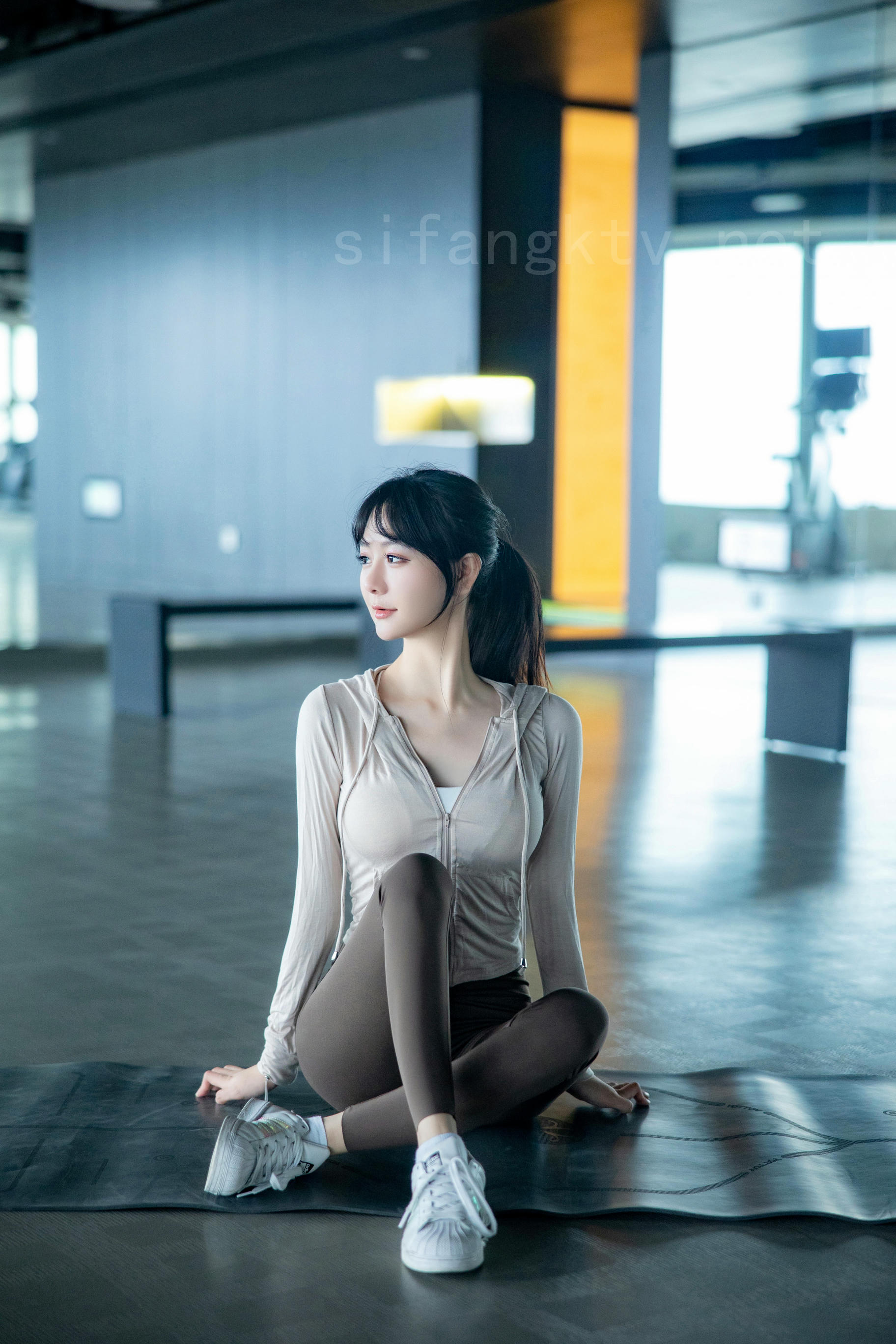 谢小蒽(幼幼)-XIUREN NO.6683 健身房 [137P+2V 1.72 GB]_第4集