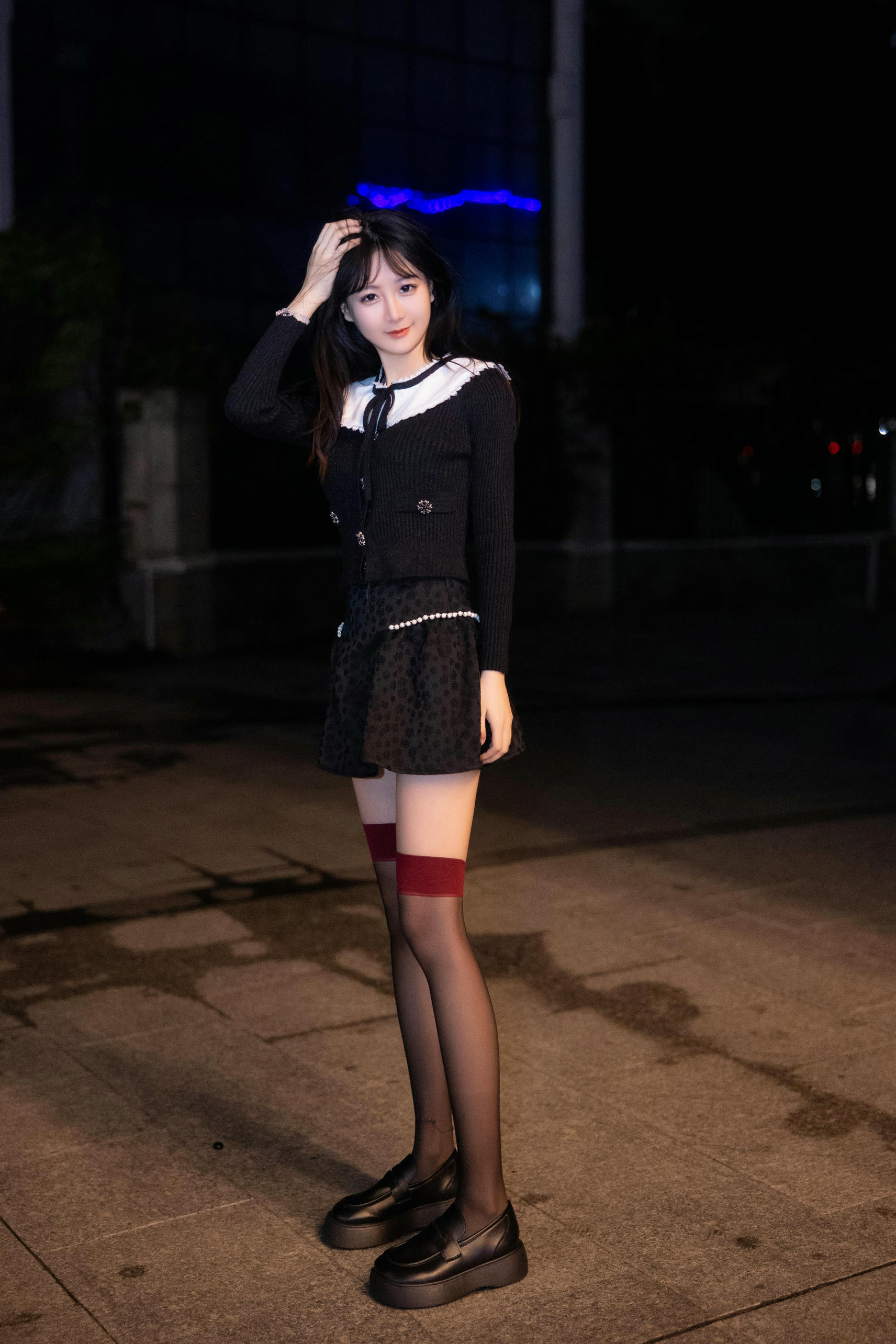 谢小蒽(幼幼)-XIUREN NO.6724 黑丝喝酒 [92P+1V 1.02 GB]_第1集