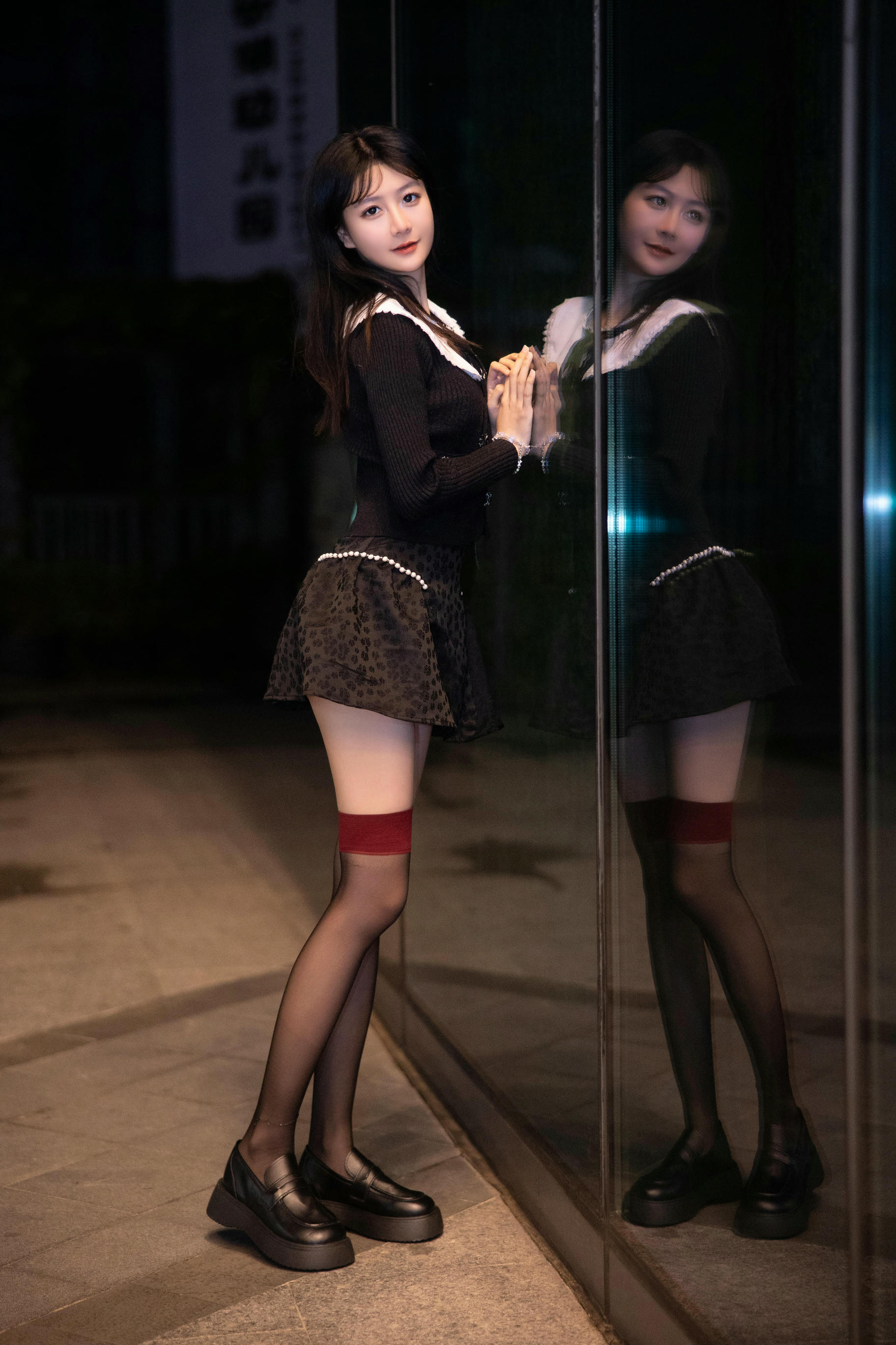 谢小蒽(幼幼)-XIUREN NO.6724 黑丝喝酒 [92P+1V 1.02 GB]_第1集