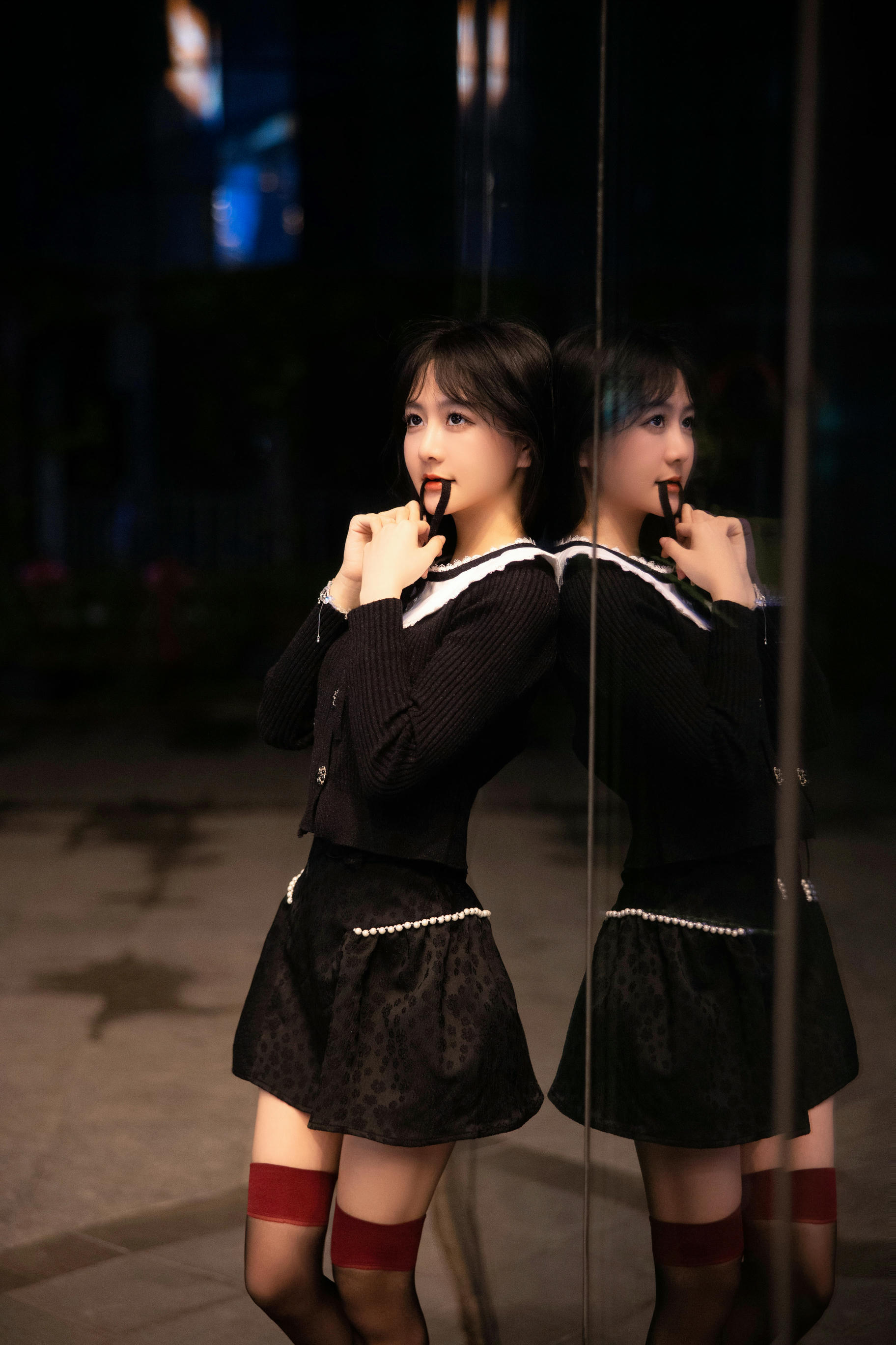 谢小蒽(幼幼)-XIUREN NO.6724 黑丝喝酒 [92P+1V 1.02 GB]_第1集