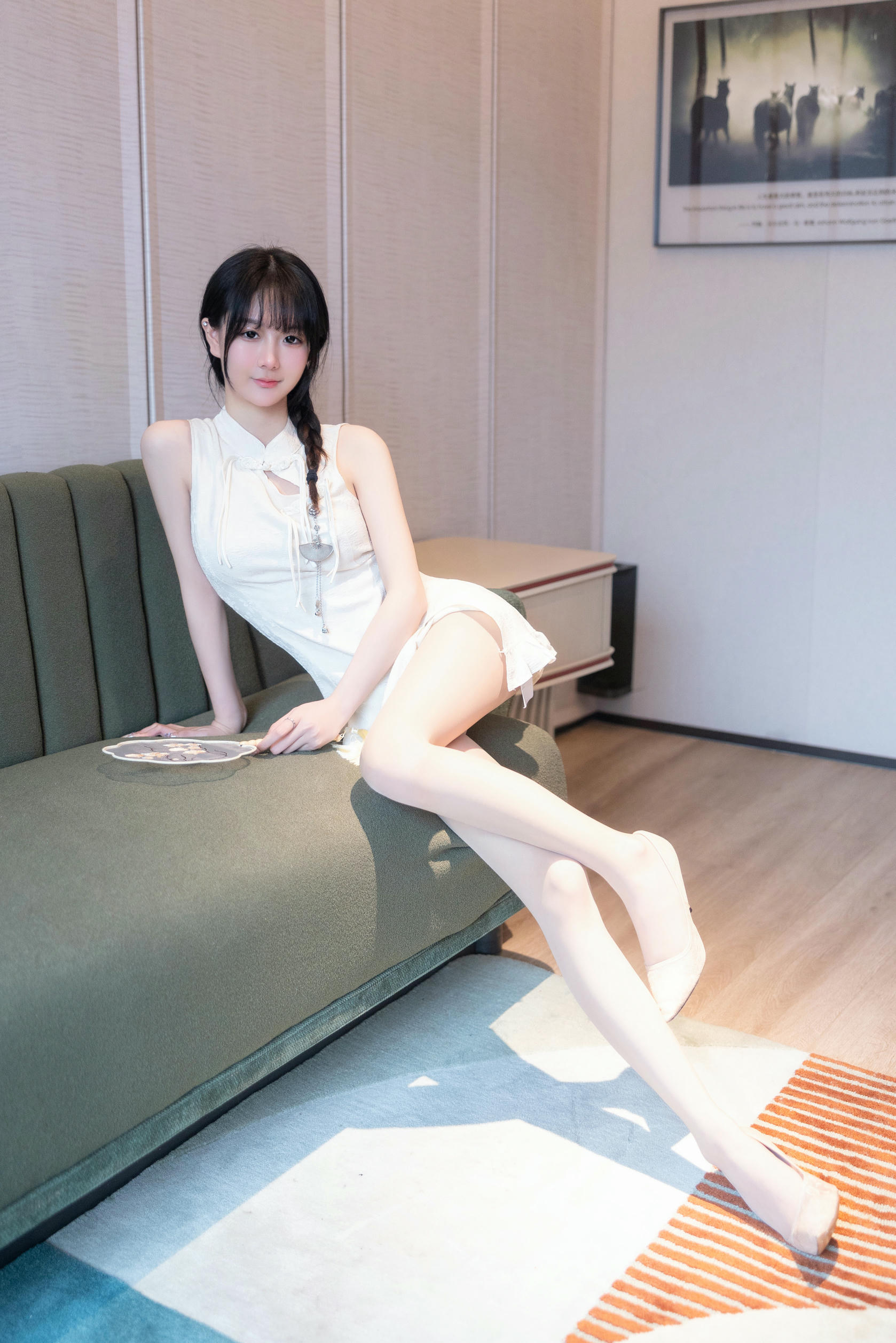 谢小蒽(幼幼)-XIUREN NO.6813 白色旗袍 [88P+1V 1.15 GB]_第1集