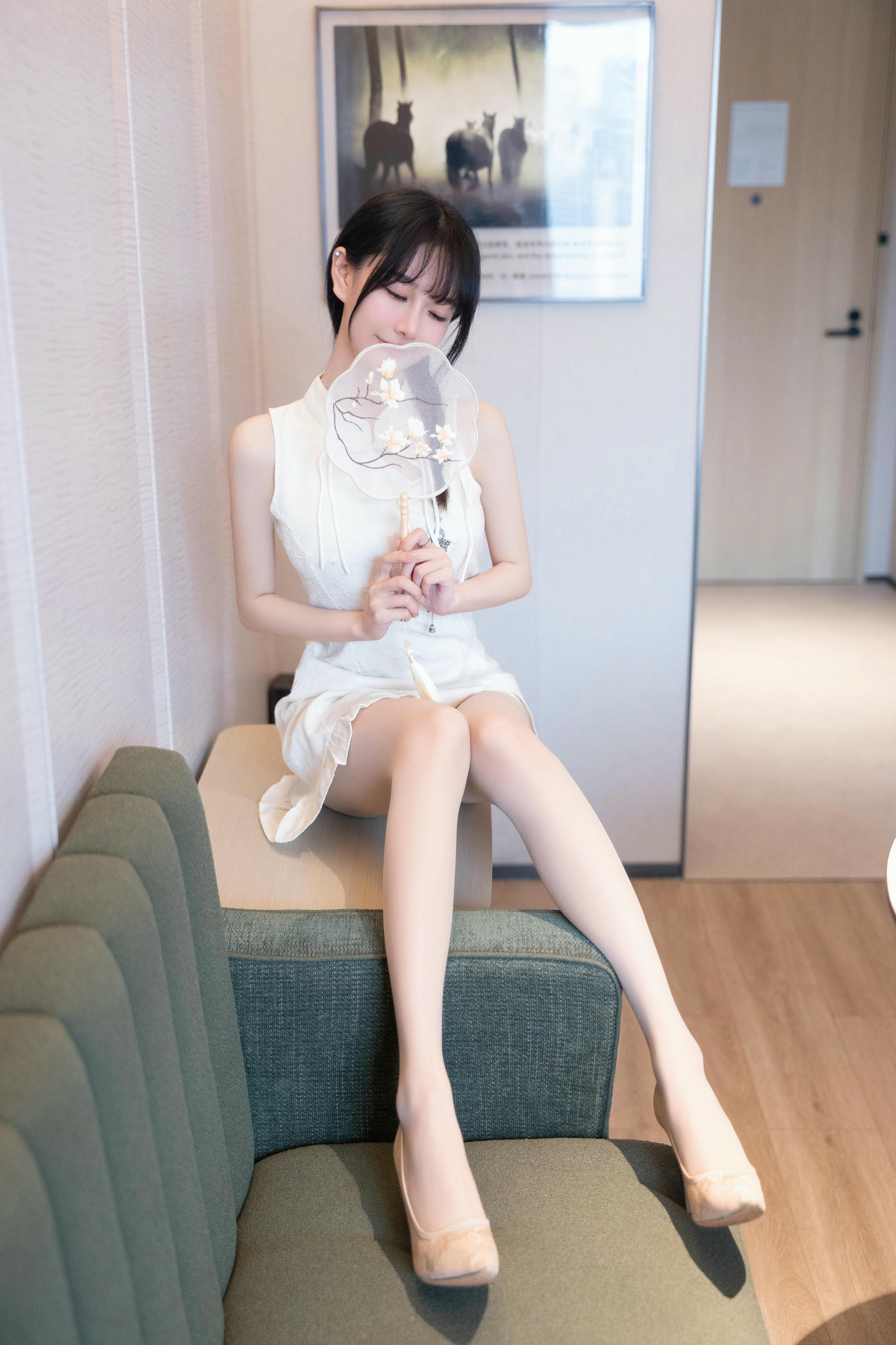 谢小蒽(幼幼)-XIUREN NO.6813 白色旗袍 [88P+1V 1.15 GB]_第1集