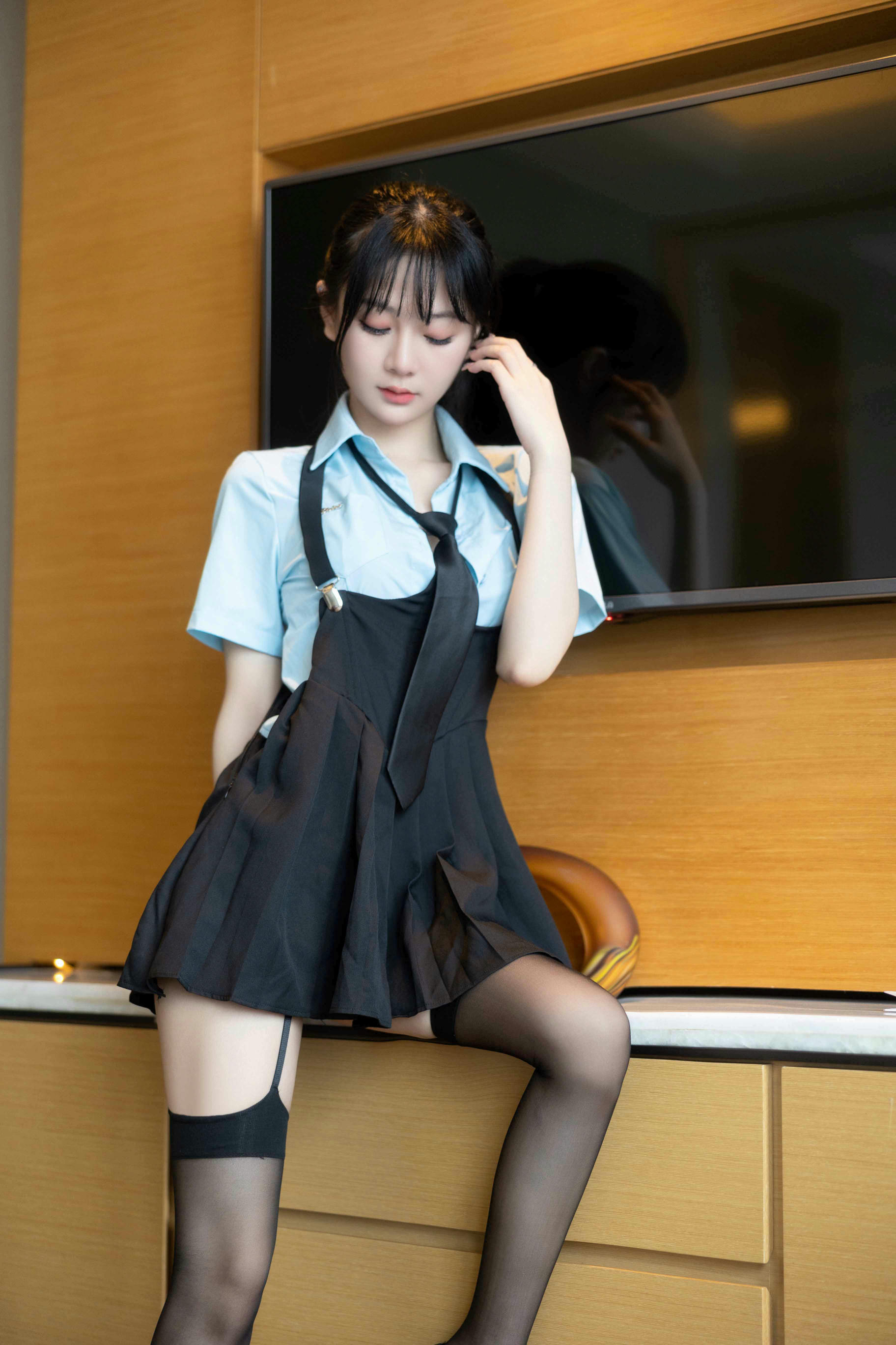 谢小蒽(幼幼)-XIUREN NO.6892 蓝色衬衫 [99P+1V 948.12 MB]_第2集