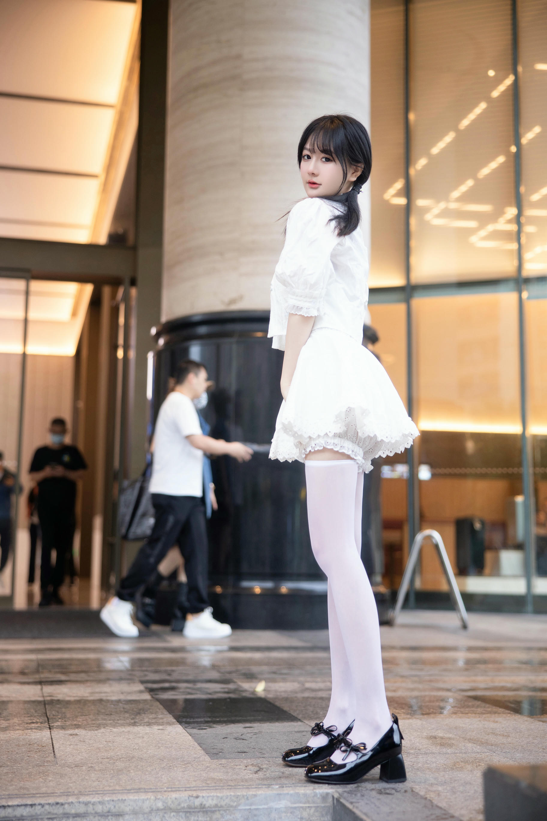 谢小蒽(幼幼)-XIUREN NO.6933 白丝白裙 [94P+1V 1.15 GB]_第1集