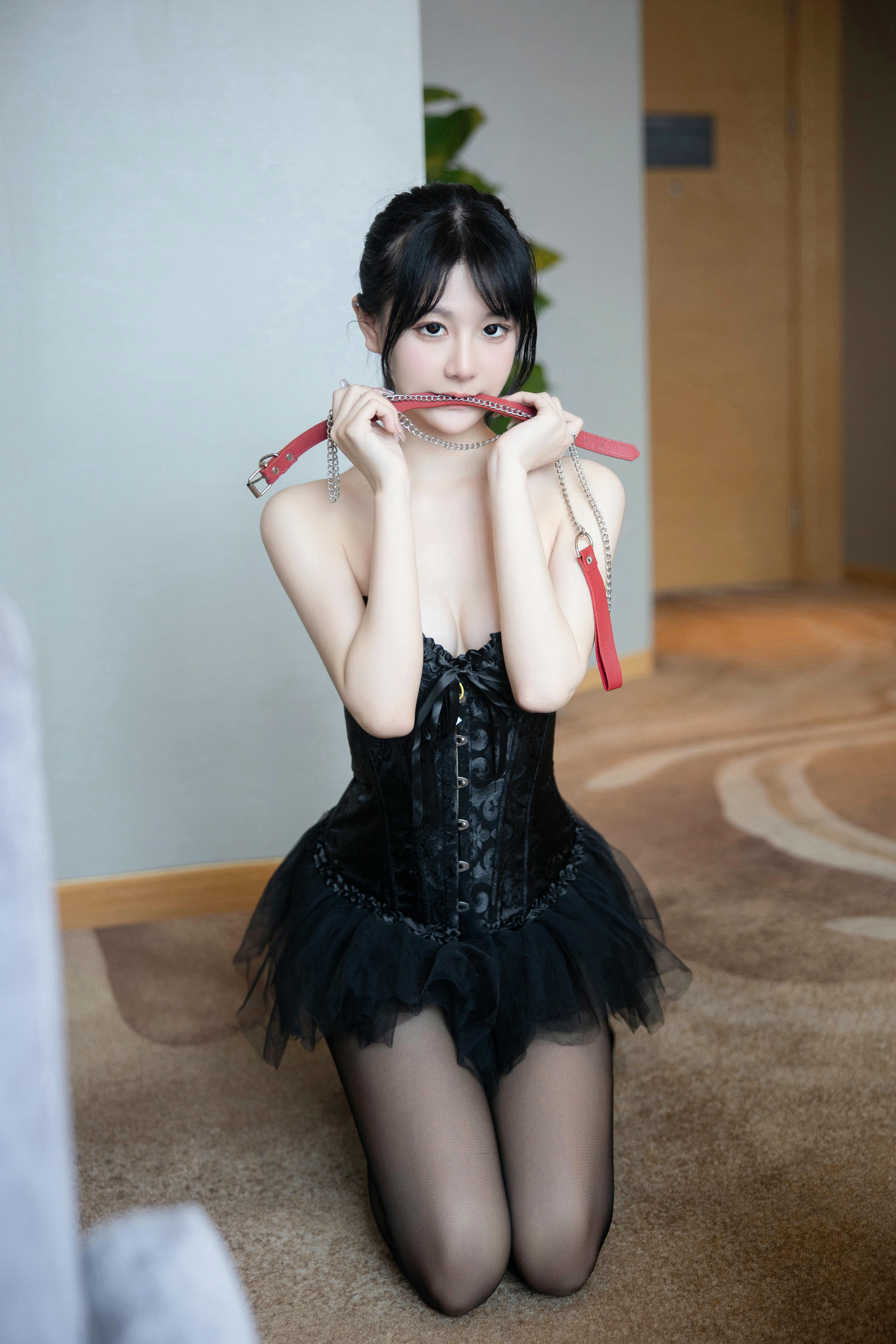 谢小蒽(幼幼)-XIUREN NO.6961 黑裙 [93P+1V 1.11 GB]_第1集