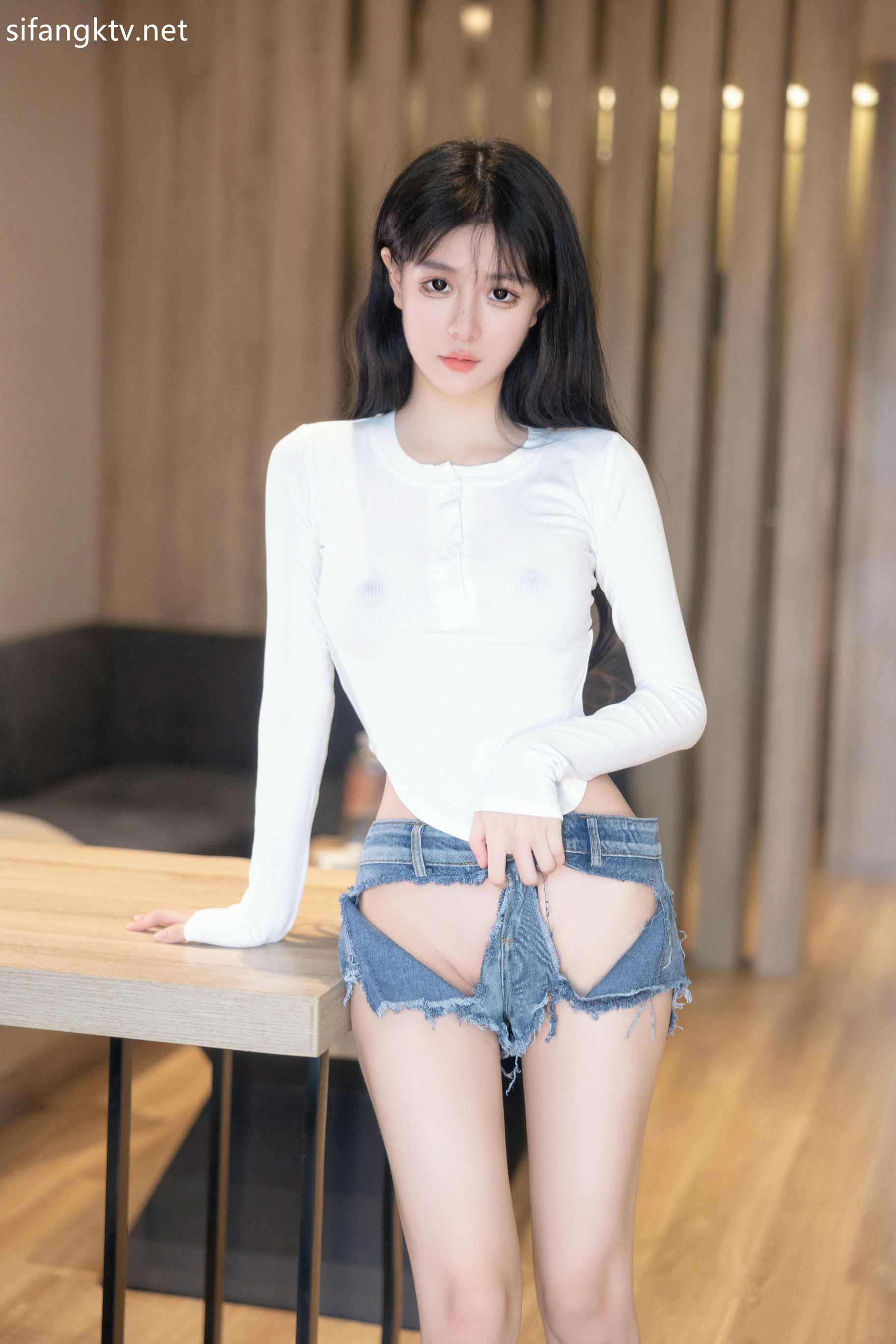 谢小蒽(幼幼)-XIUREN NO.7010 白衣牛仔裤 [126P+4V 1.86 GB]_第1集