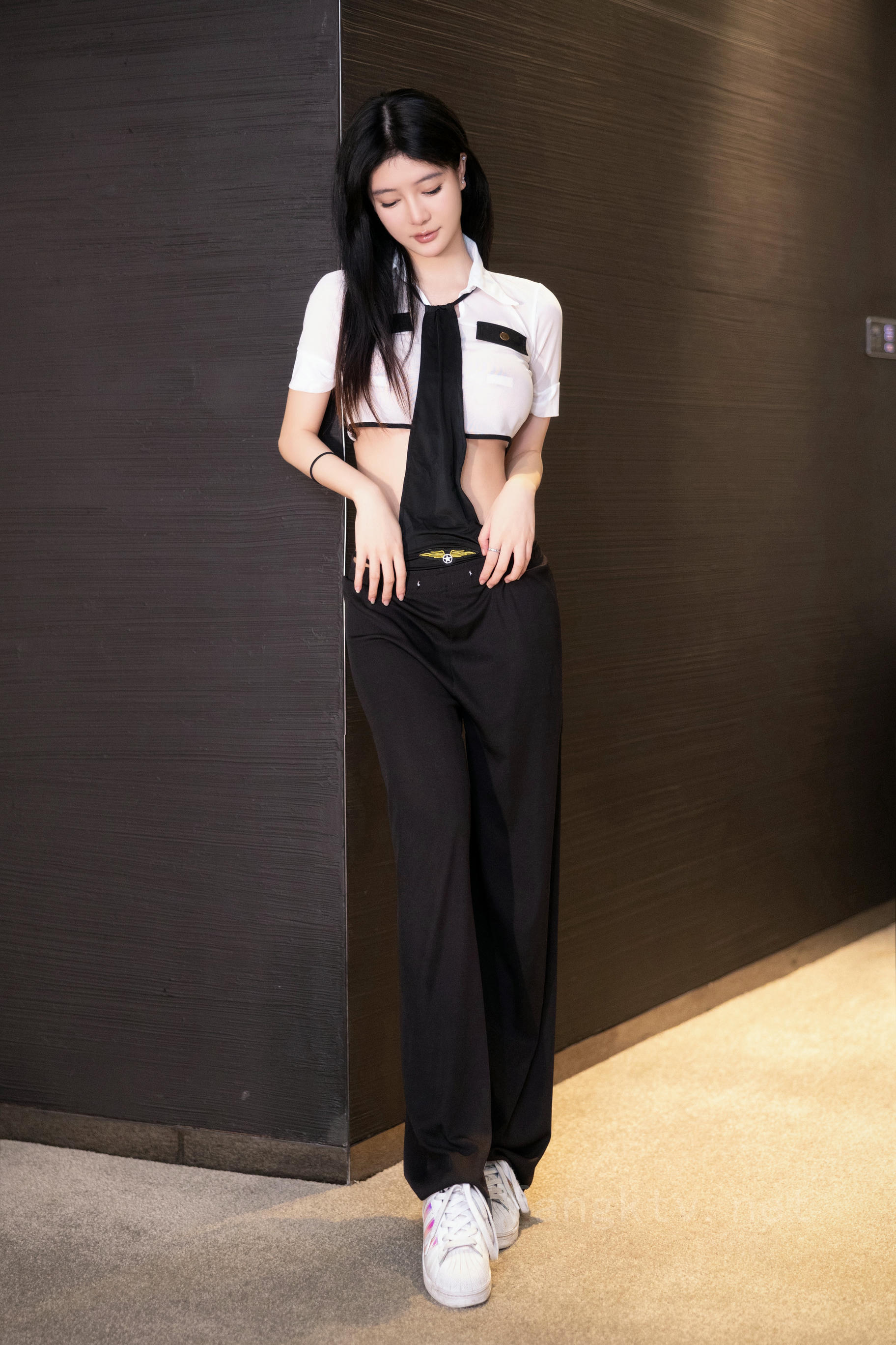 谢小蒽(幼幼)-XIUREN NO.7159 制服空姐 [113P+2V 2.63 GB]_第1集