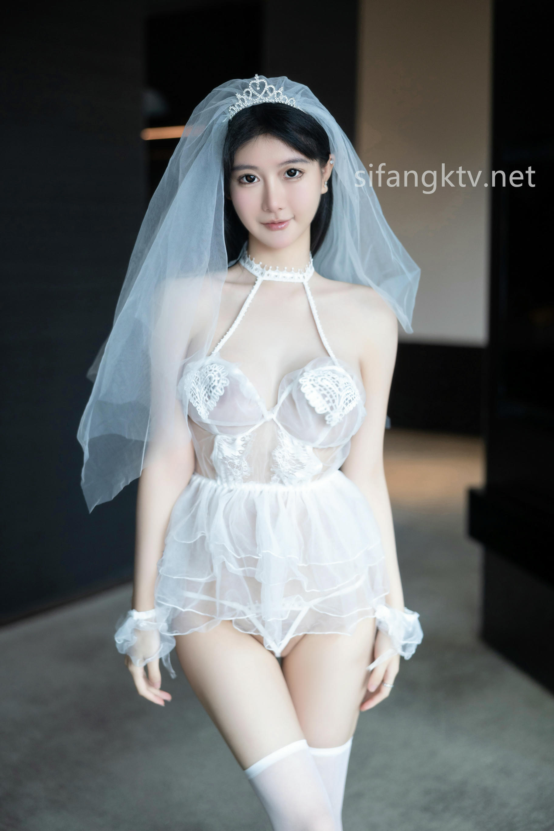 谢小蒽(幼幼)-XIUREN NO.7165 白色婚纱 [142P+4V 2.35 GB]_第1集