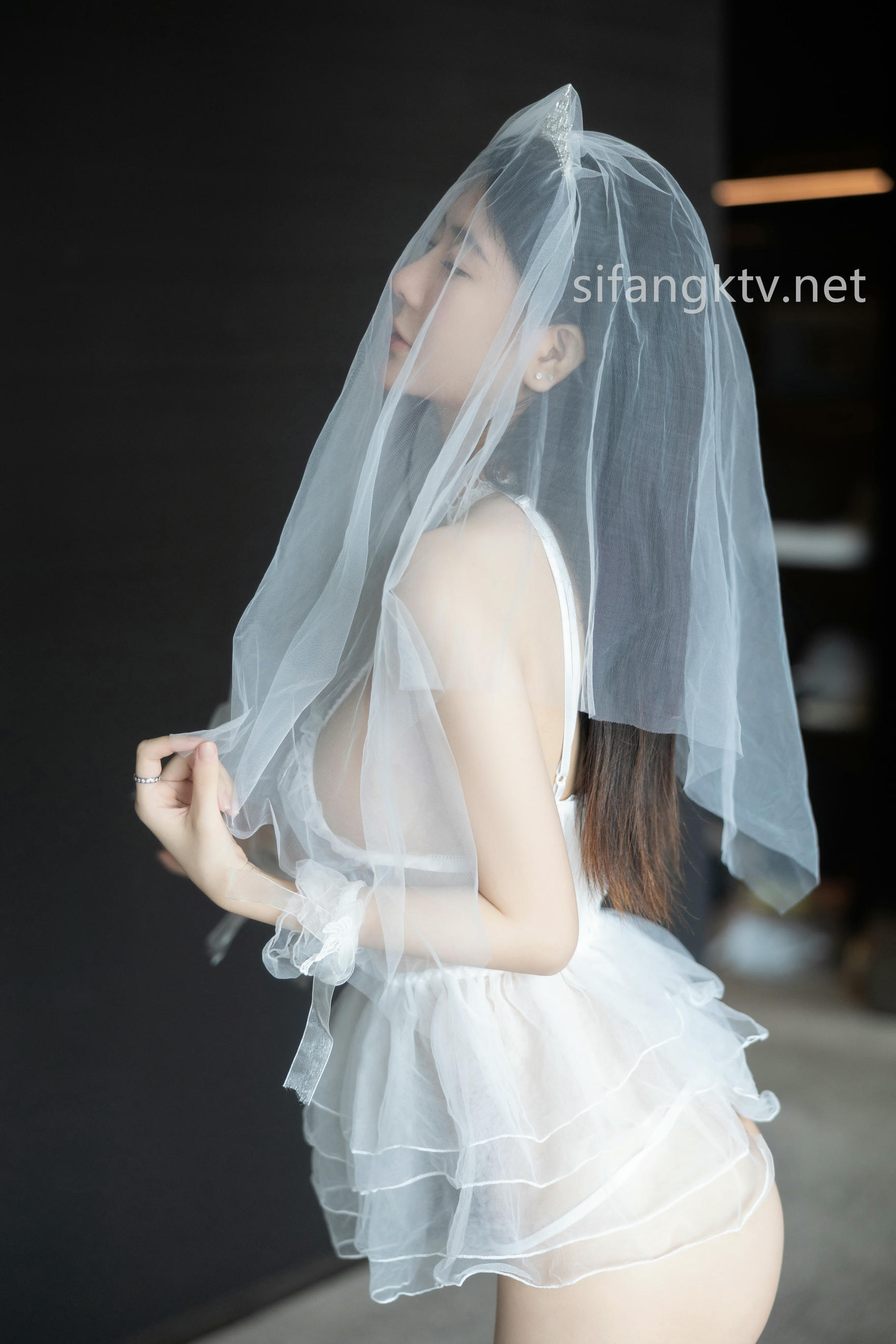 谢小蒽(幼幼)-XIUREN NO.7165 白色婚纱 [142P+4V 2.35 GB]_第1集