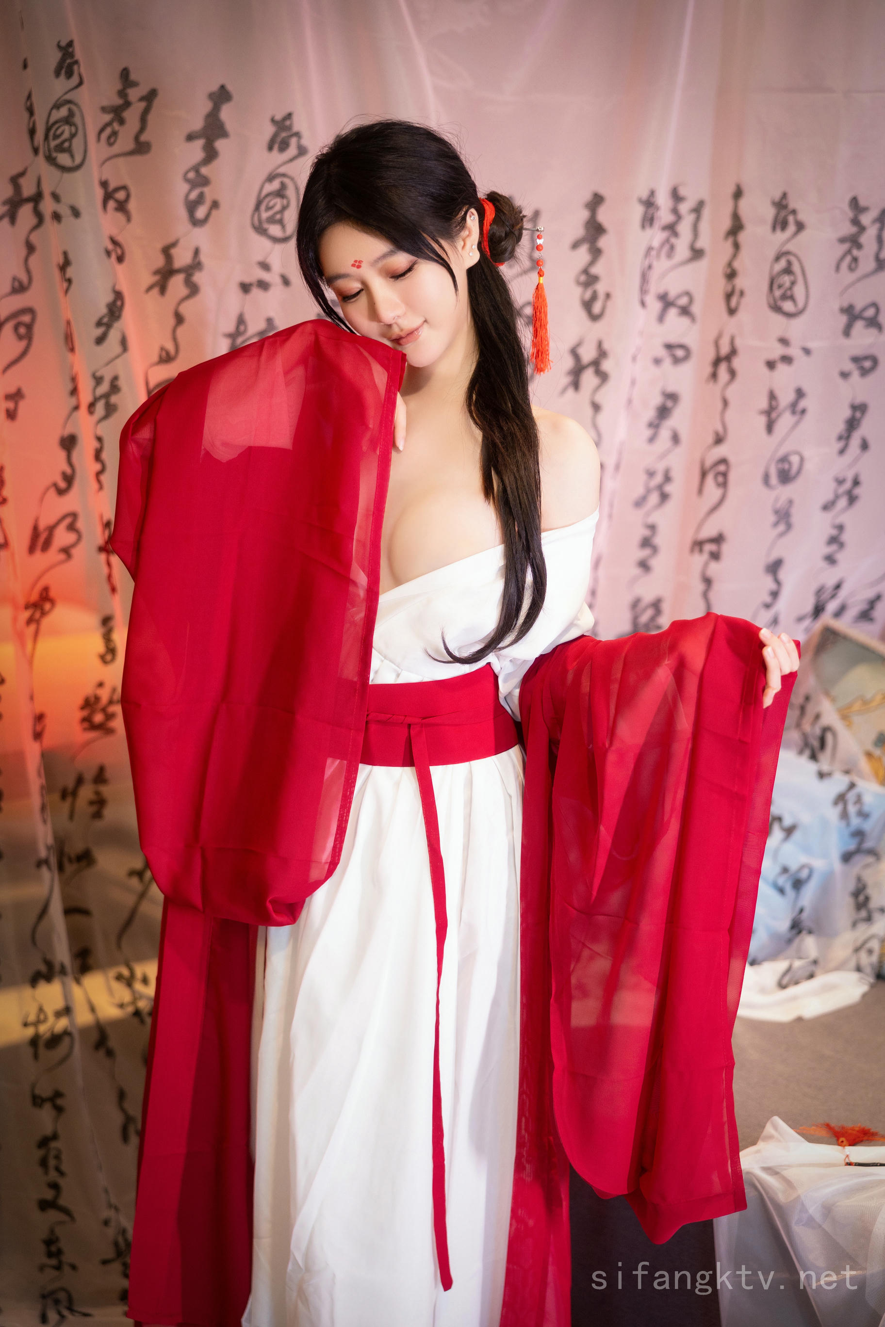 谢小蒽(幼幼)-XIUREN NO.7192 古装 [142P+5V 2.59 GB]_第1集