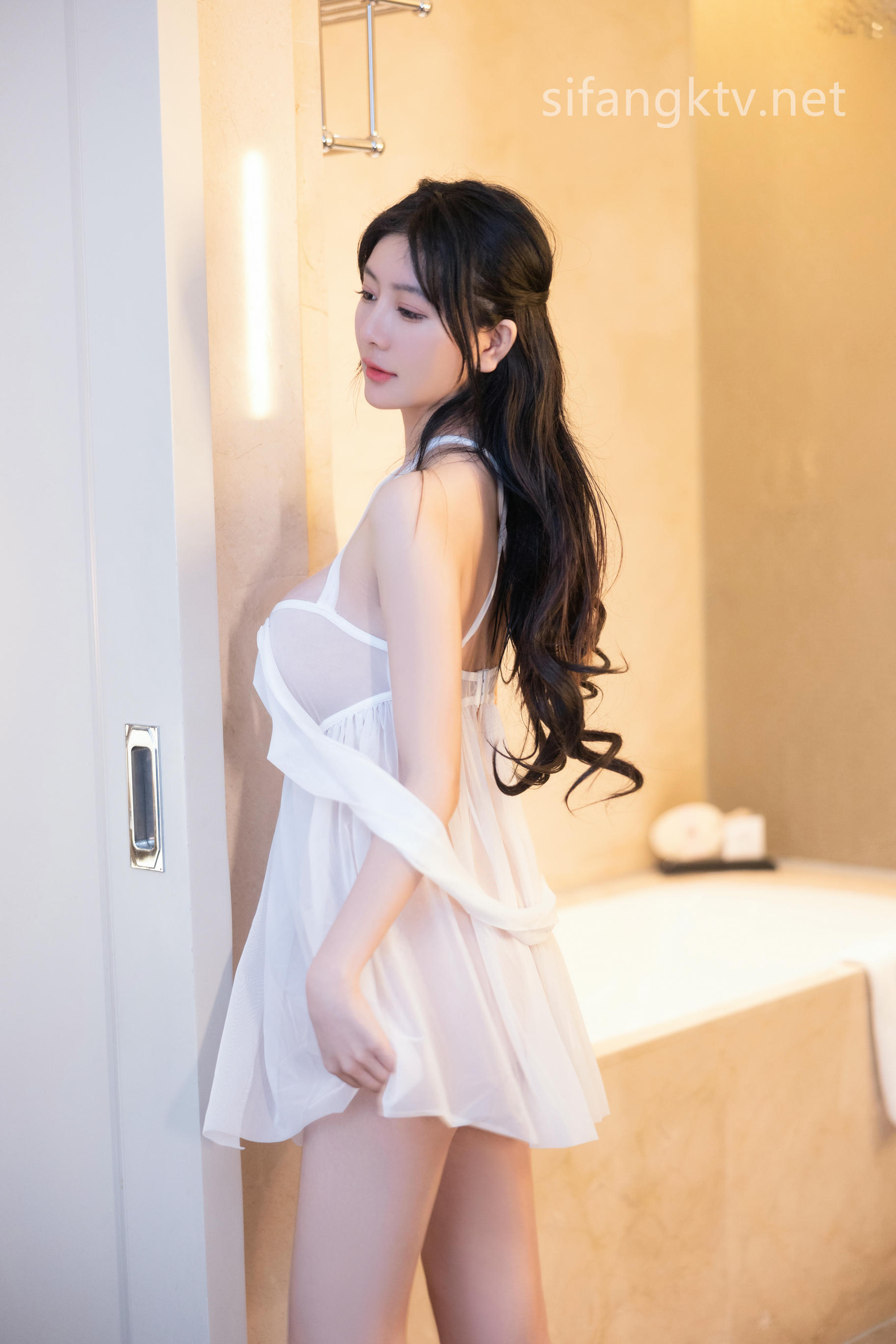 谢小蒽(幼幼)-XIUREN NO.7224 白纱沐浴 [116P+4V 1.68 GB]_第1集