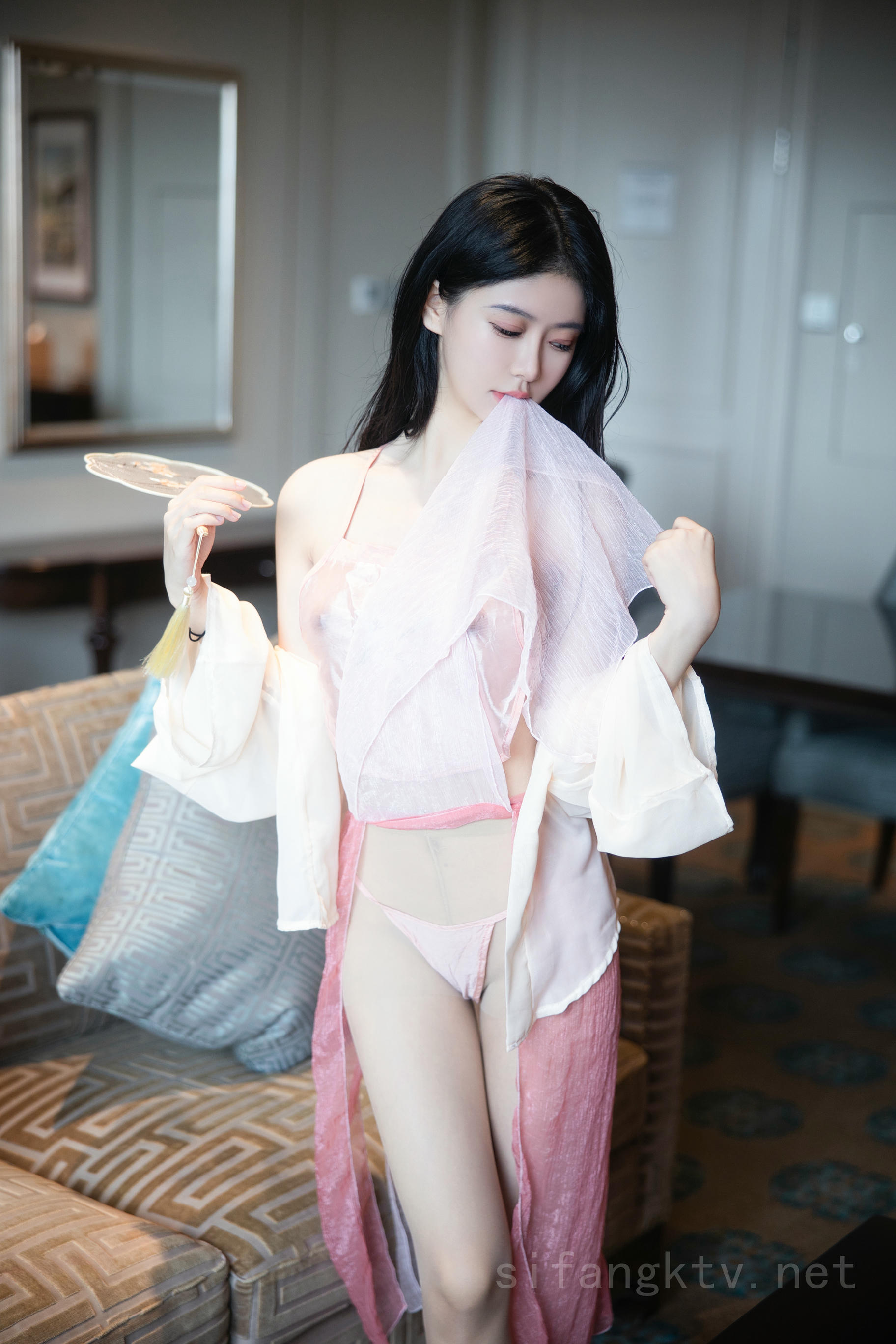 谢小蒽(幼幼)-XIUREN NO.7290 旗袍团扇 [114P+5V 1.81 GB]_第1集