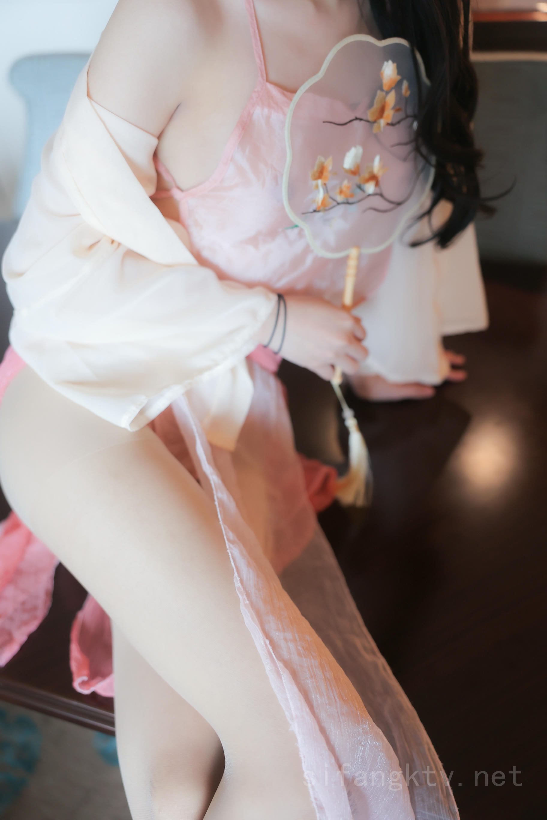 谢小蒽(幼幼)-XIUREN NO.7290 旗袍团扇 [114P+5V 1.81 GB]_第1集