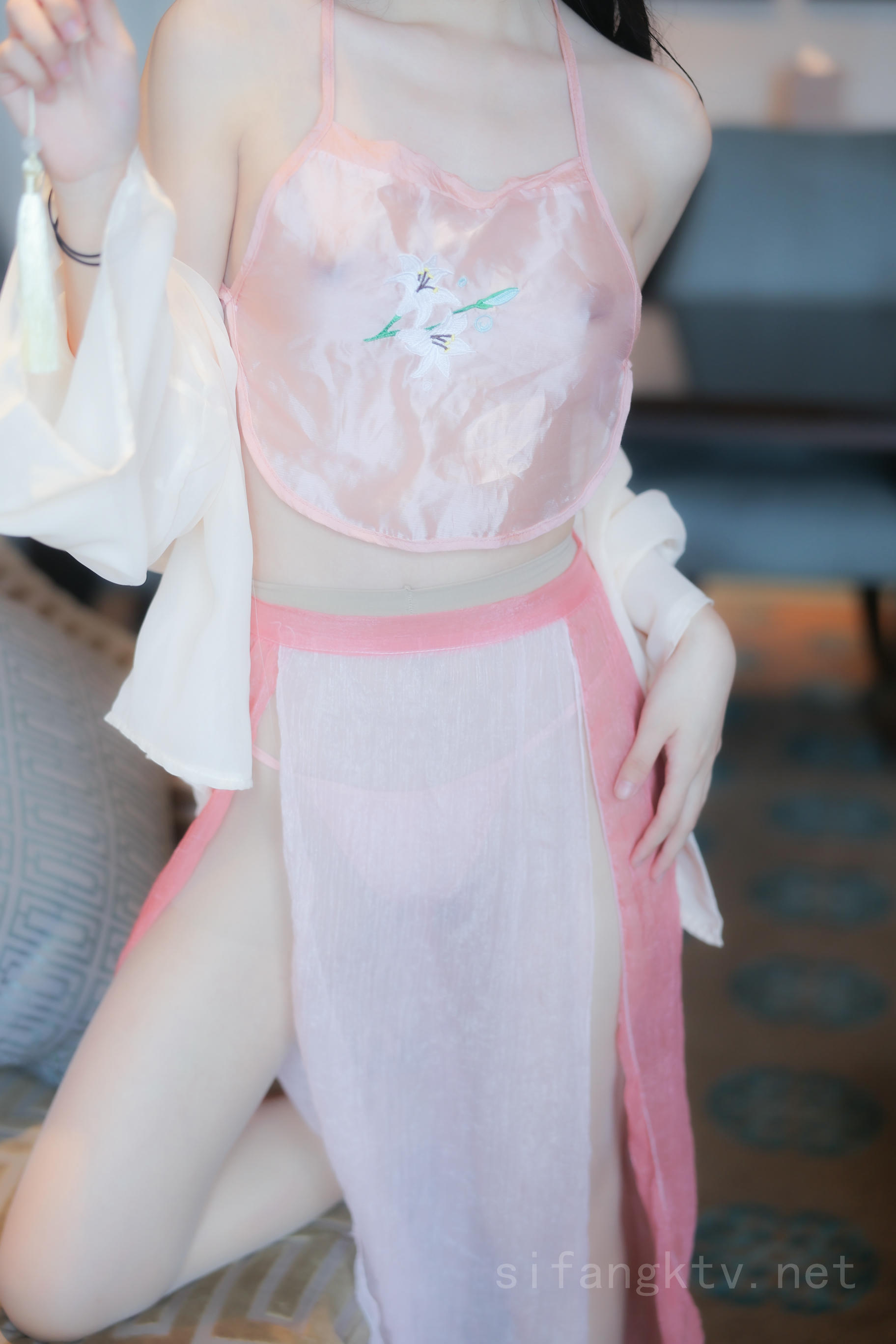 谢小蒽(幼幼)-XIUREN NO.7290 旗袍团扇 [114P+5V 1.81 GB]_第1集