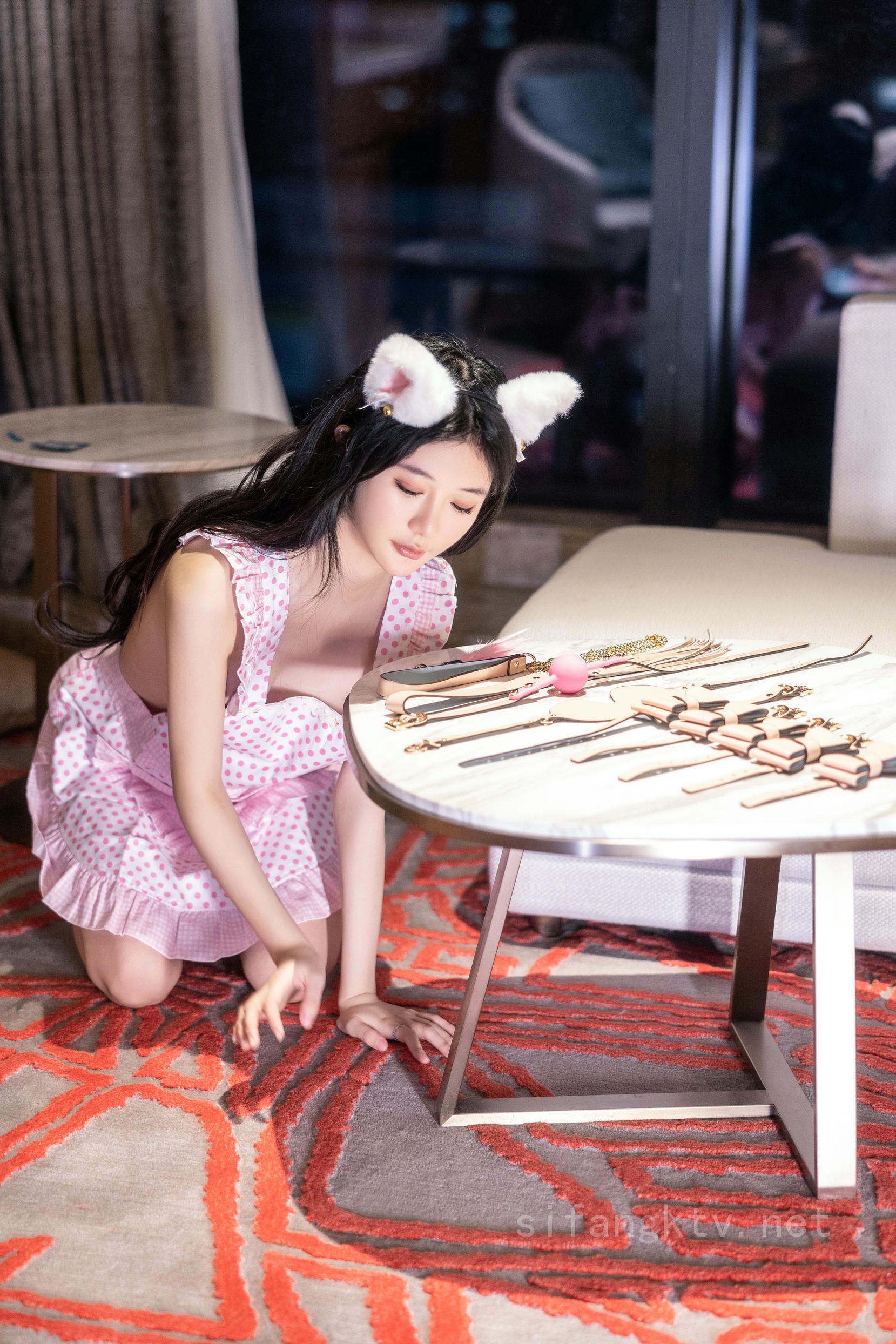 谢小蒽(幼幼)-XIUREN NO.7399 女仆狗链 [110P+5V 2.34 GB]_第2集