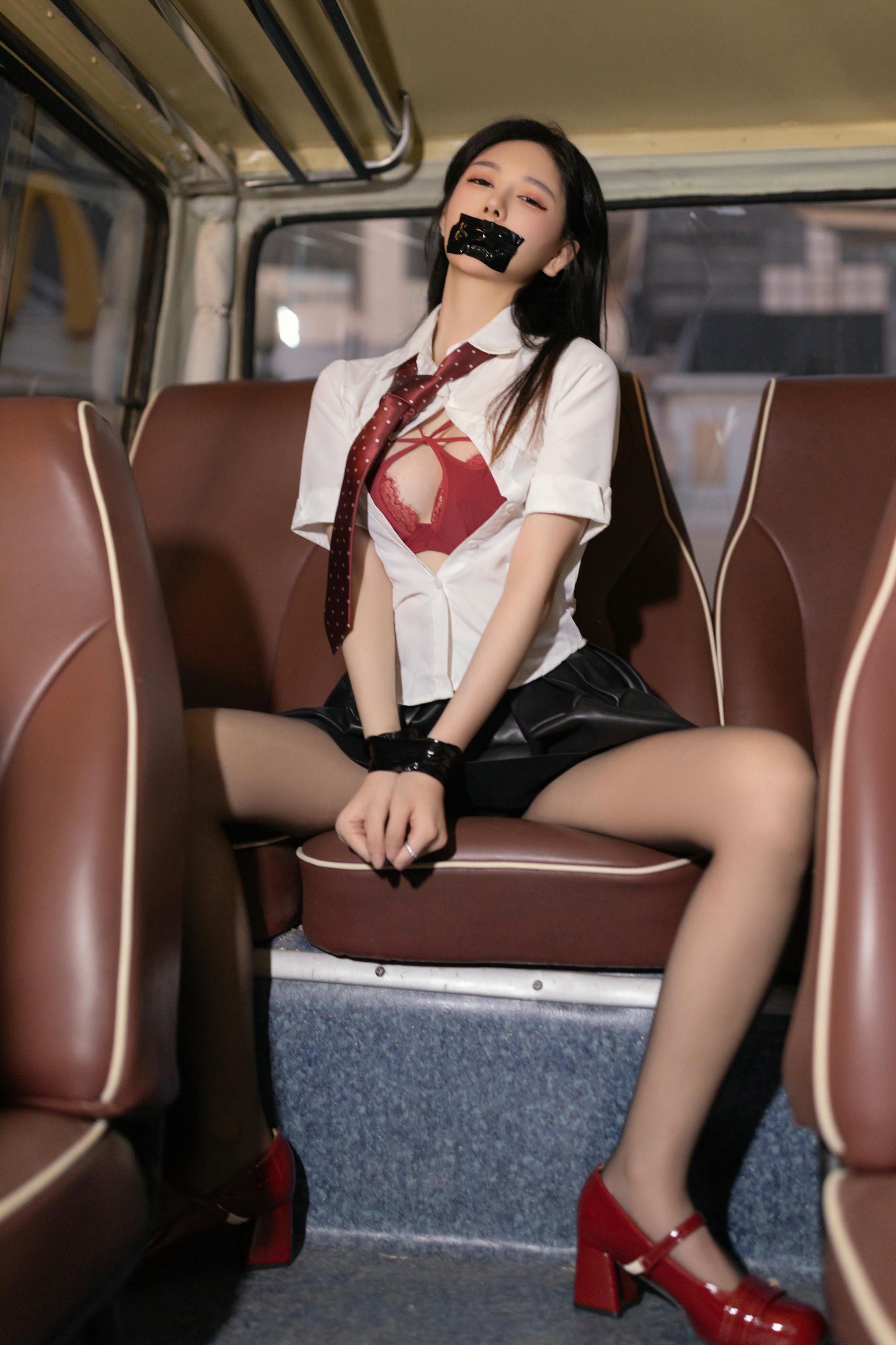 谢小蒽 大巴上 [100P／1.37GB]_第2集