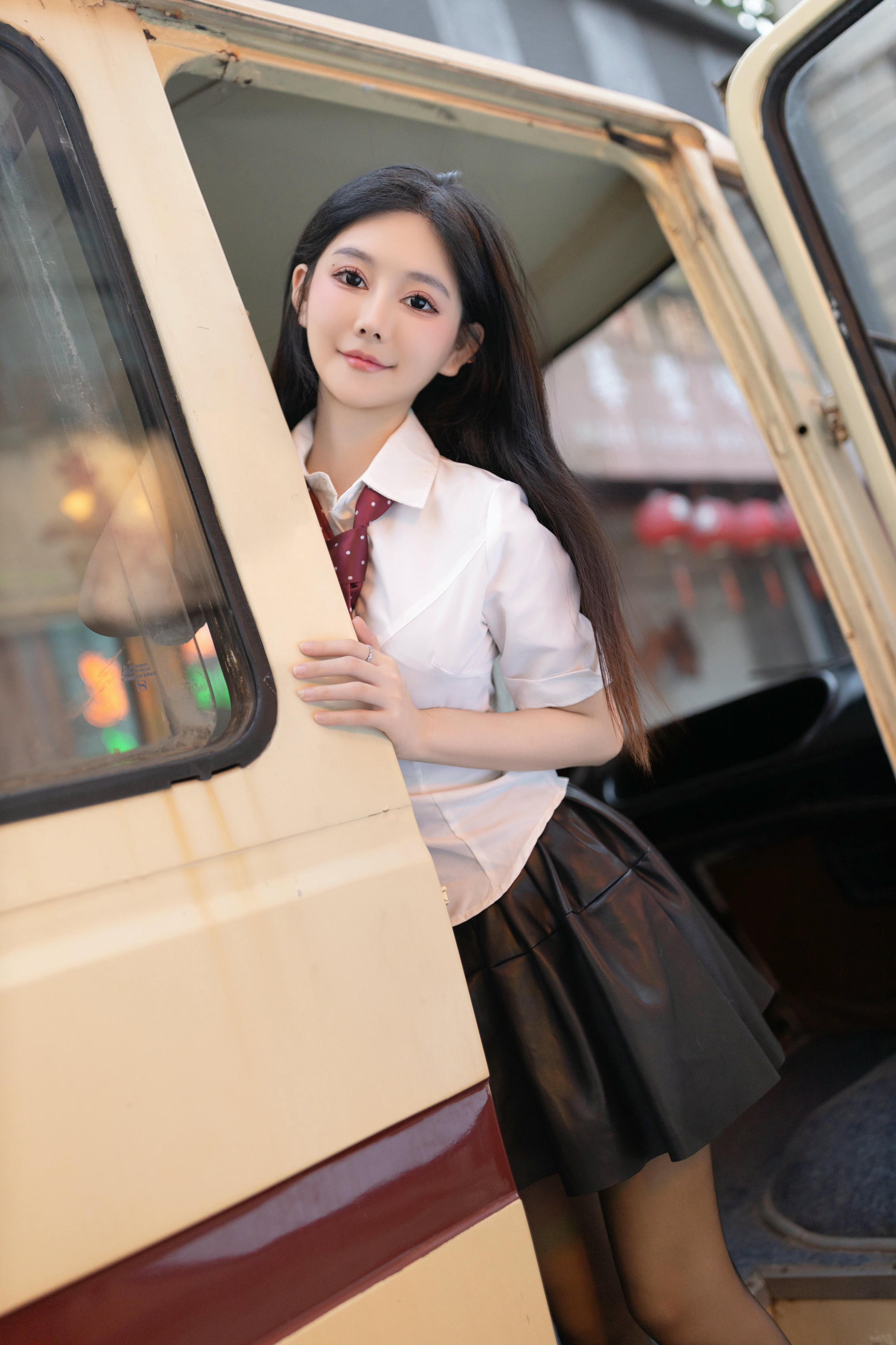 谢小蒽 大巴上 [100P／1.37GB]_第1集