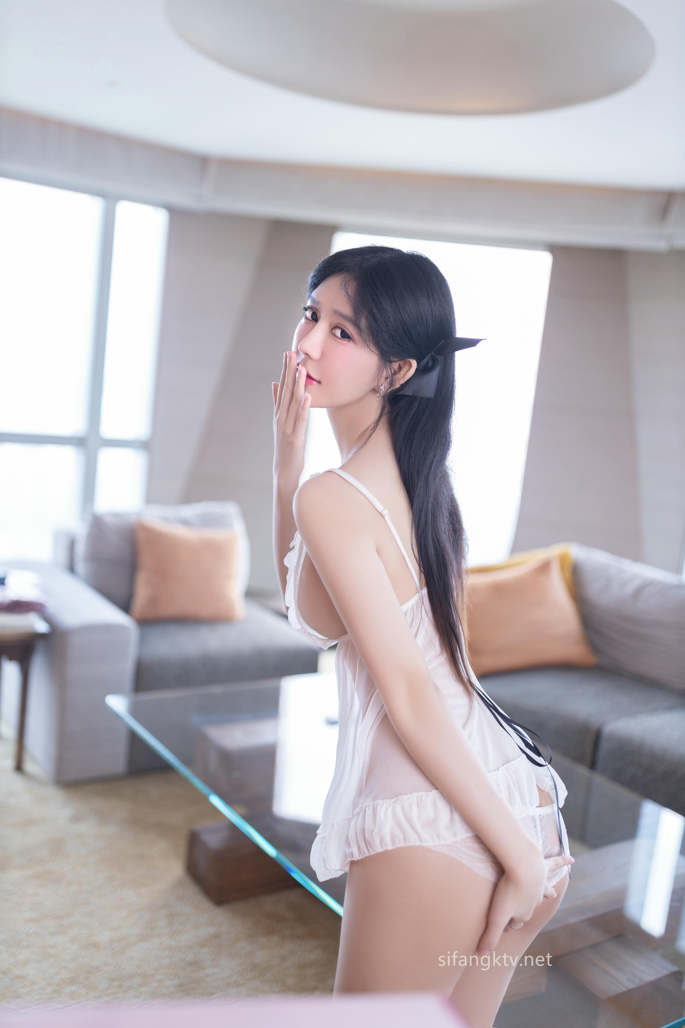 谢小蒽(幼幼) XIUREN NO.7789 望远镜偷窥 [99P+4V 2GB]_第2集