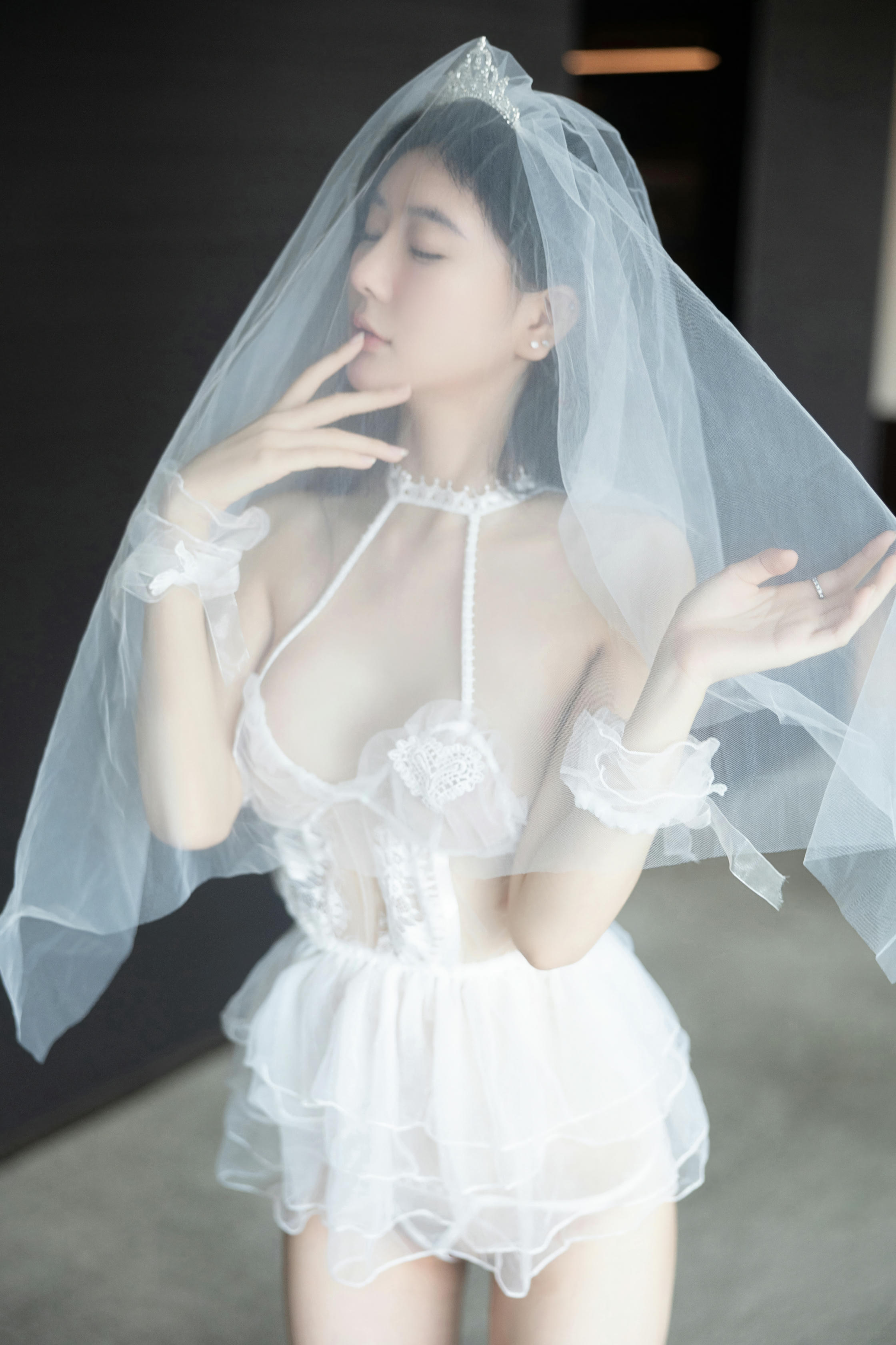 谢小蒽(幼幼) 婚纱双跳蛋[142P／2.45GB]_第1集