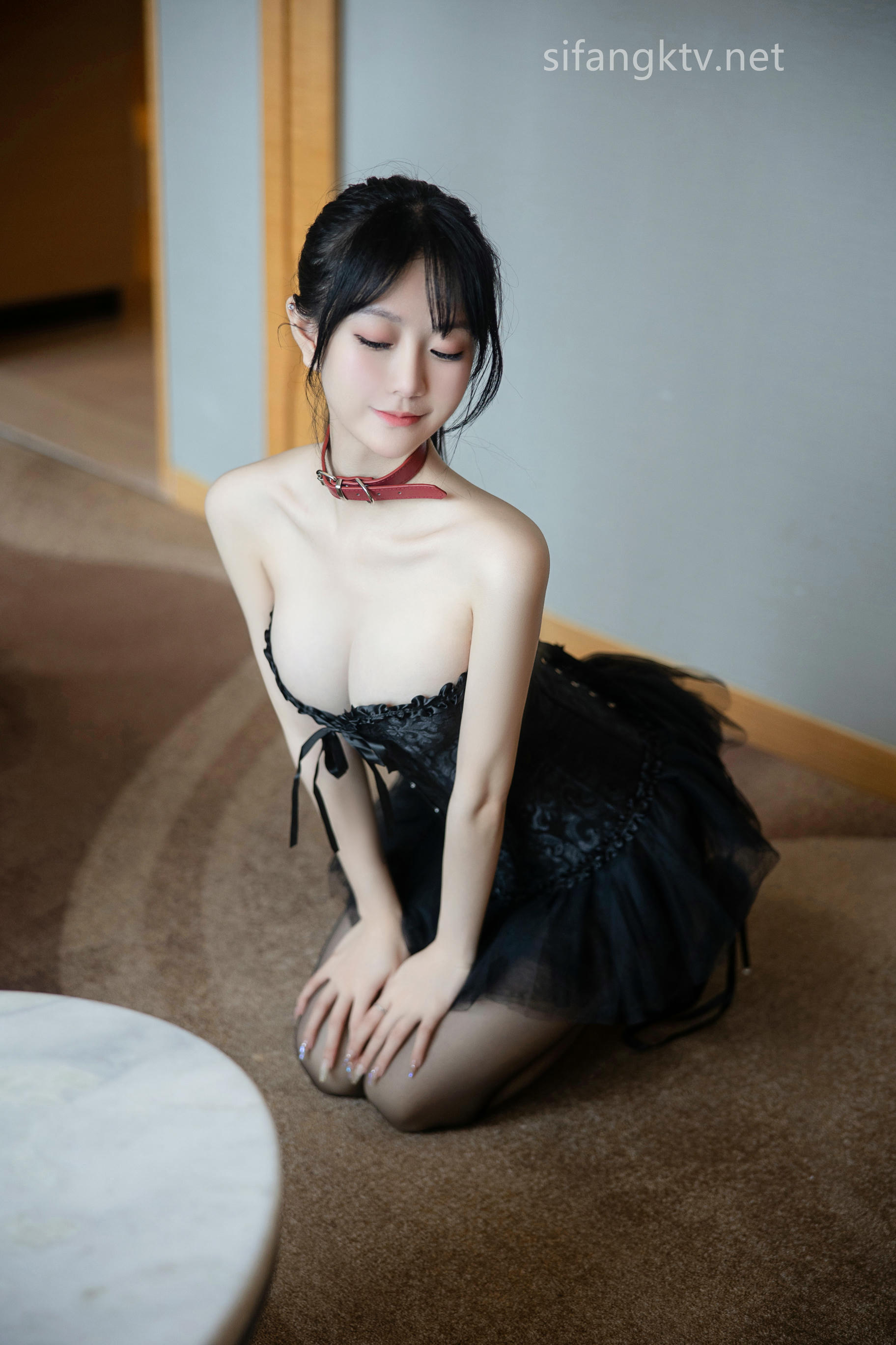 谢小蒽(幼幼) 清纯性感黑丝露肩礼裙[92P+1V／1.25GB]_第1集