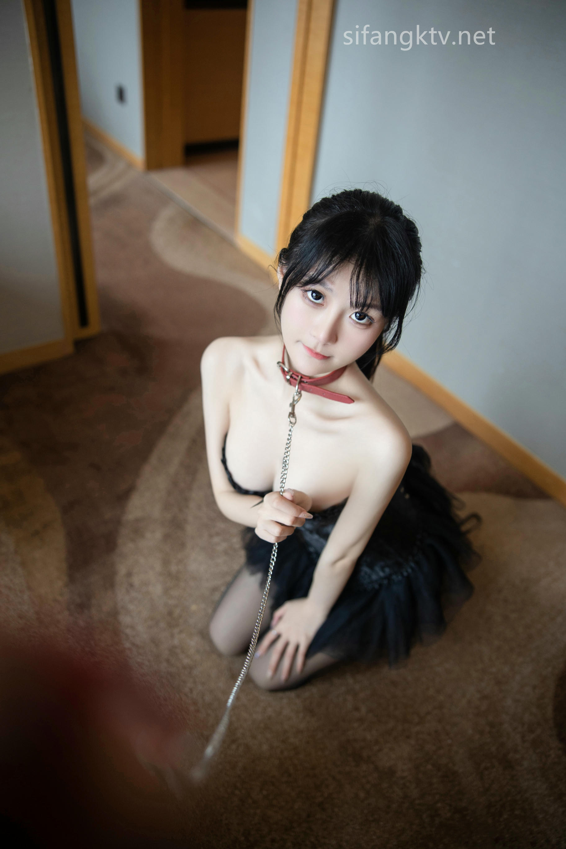 谢小蒽(幼幼) 清纯性感黑丝露肩礼裙[92P+1V／1.25GB]_第1集