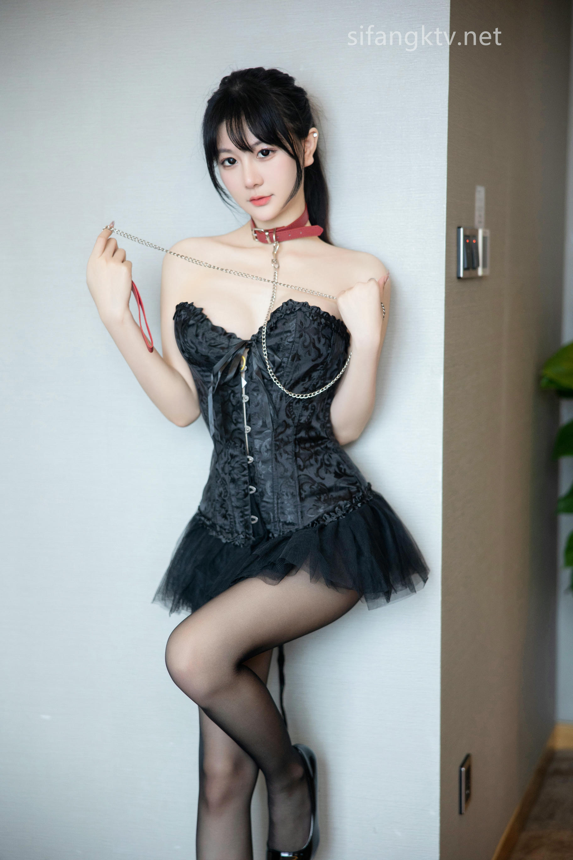 谢小蒽(幼幼) 清纯性感黑丝露肩礼裙[92P+1V／1.25GB]_第2集