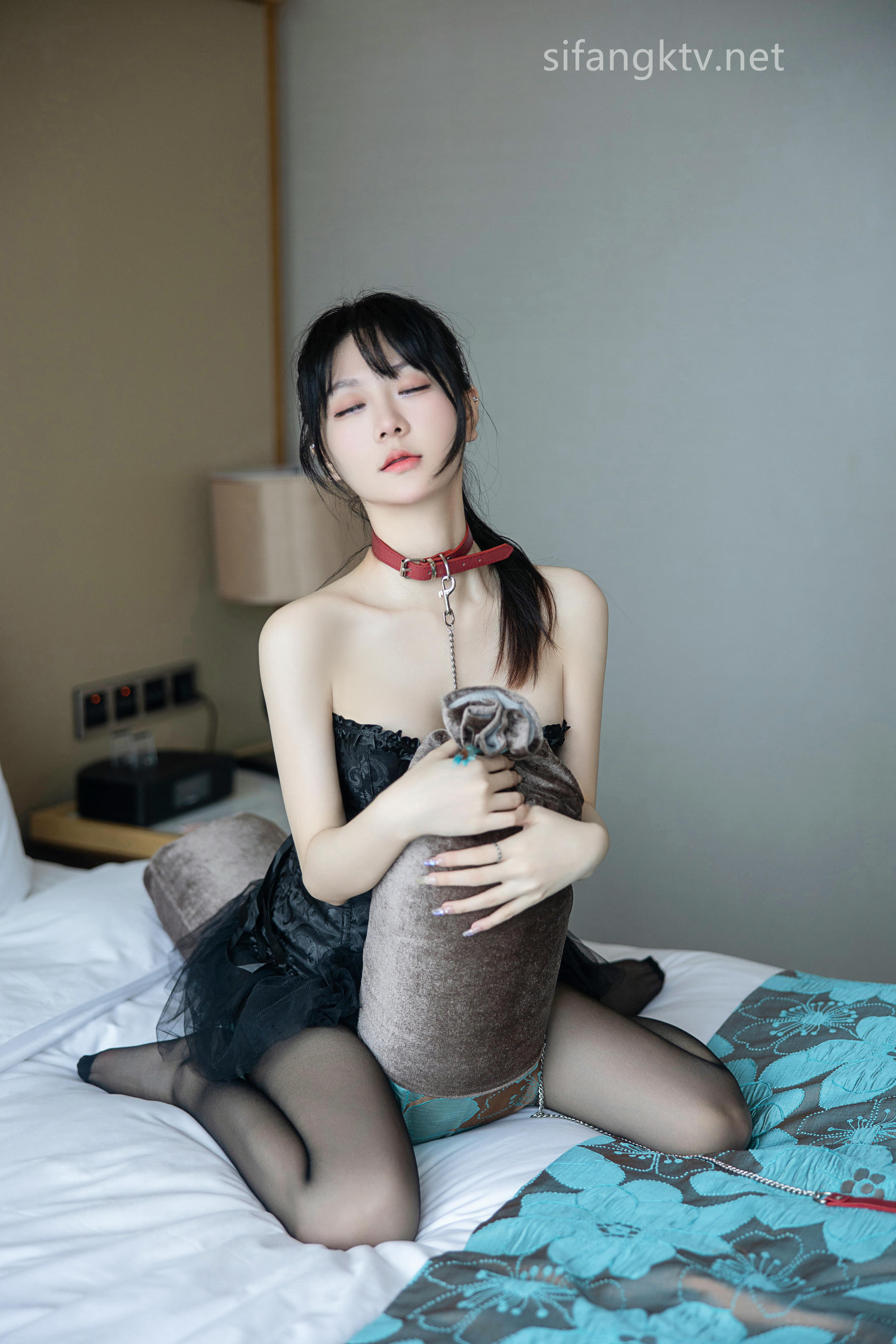 谢小蒽(幼幼) 清纯性感黑丝露肩礼裙[92P+1V／1.25GB]_第4集