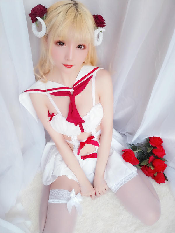 星之迟迟 - VOL.08 玫瑰月光包 [71P-63MB]-白月光与红玫瑰（45P）_第1集