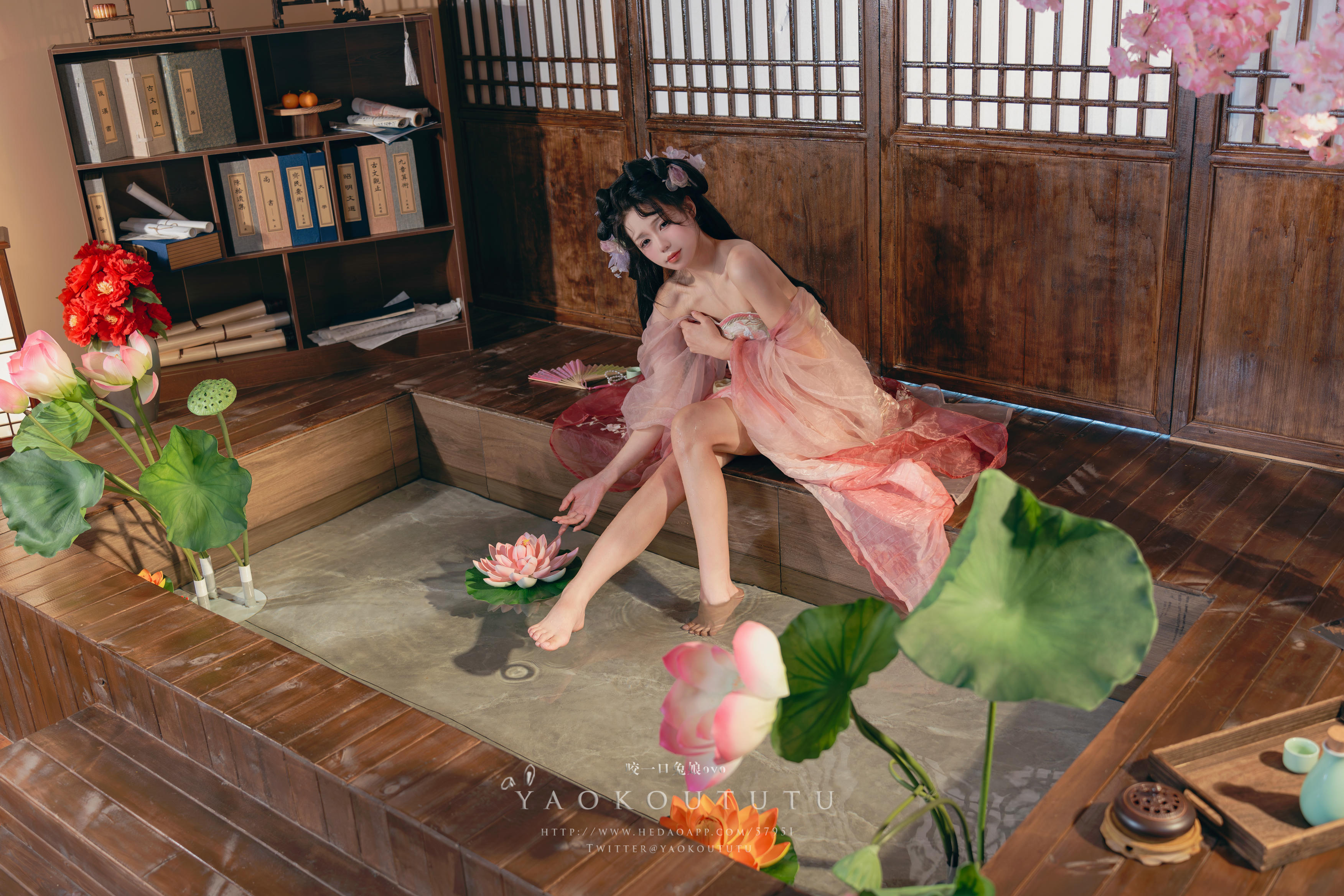 黏黏团子兔 NO.086 咬一口兔娘ovo 八月订阅『醉倒荷塘边』游园惊梦 [49P1V 1.13GB]_第1集