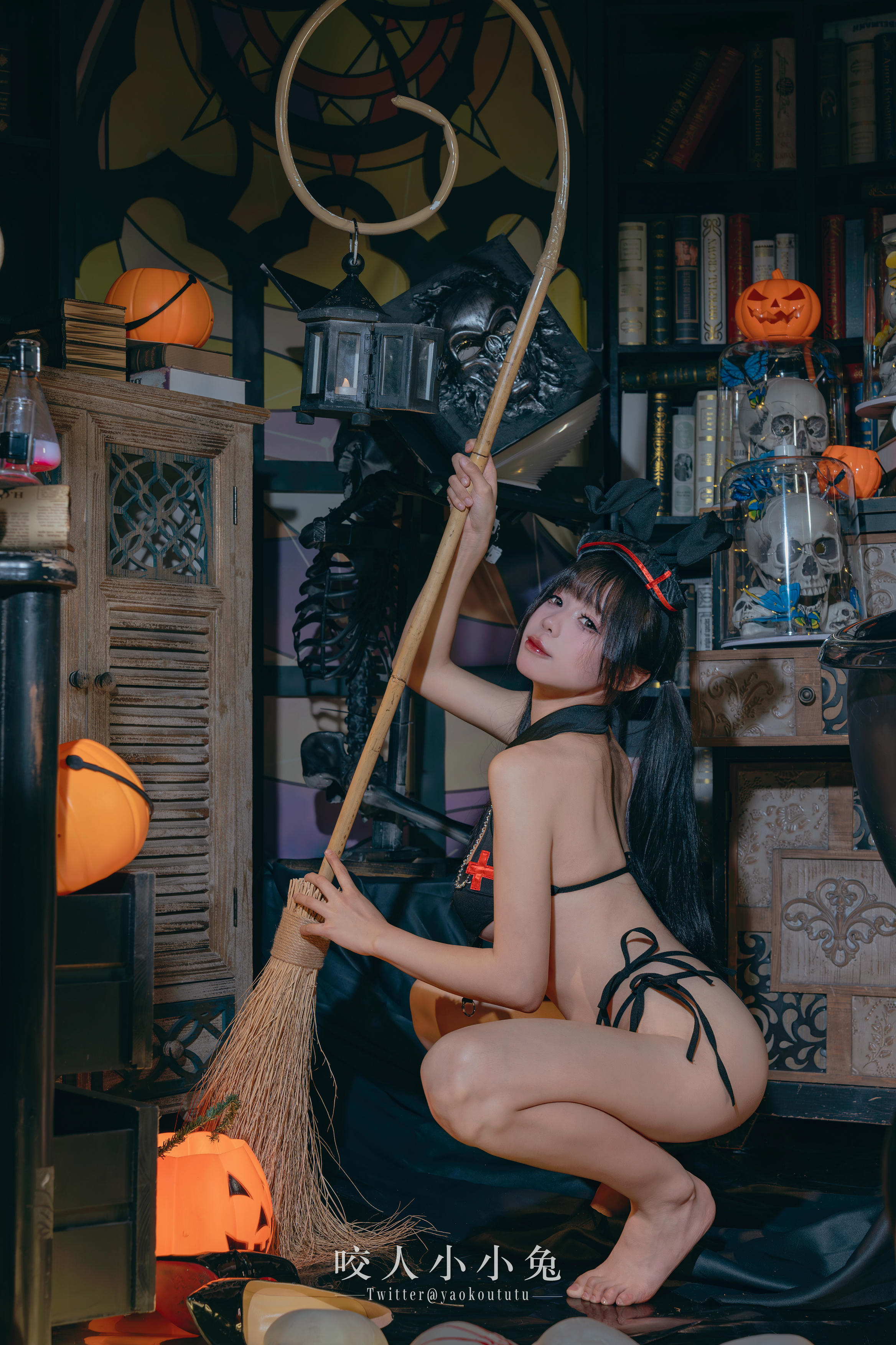 黏黏团子兔 NO.124 咬人小小兔 十一月T3特典 万圣节看護士 [40P-625MB]_第2集