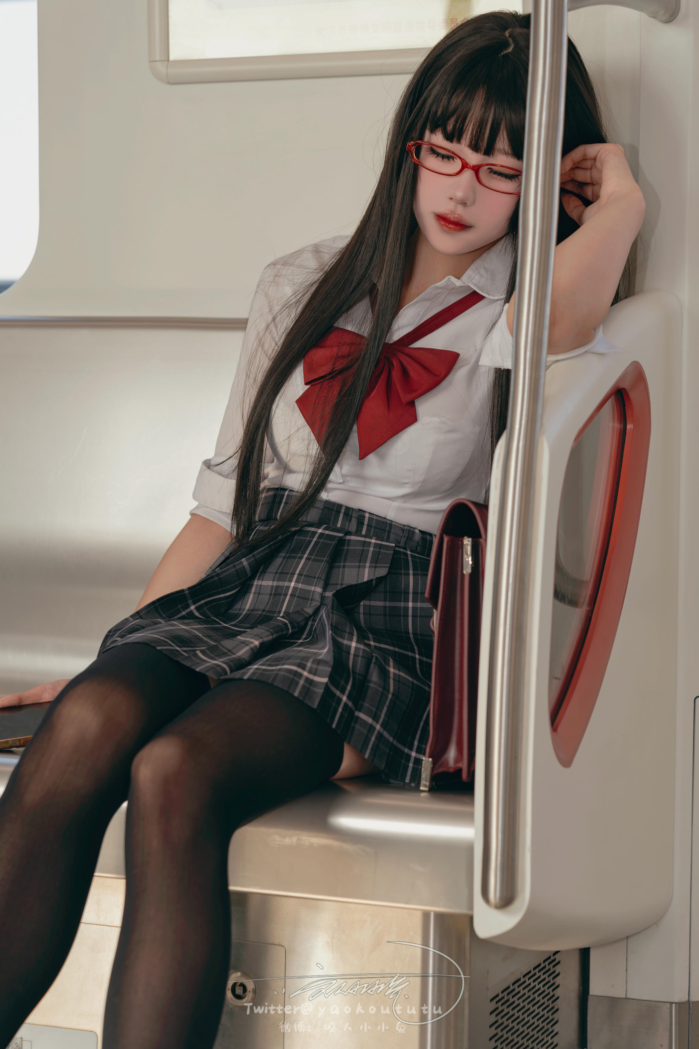 黏黏团子兔 NO.130 23十二月作品『电车惊魂』期待 [71P+1V 1.22GB]_第1集