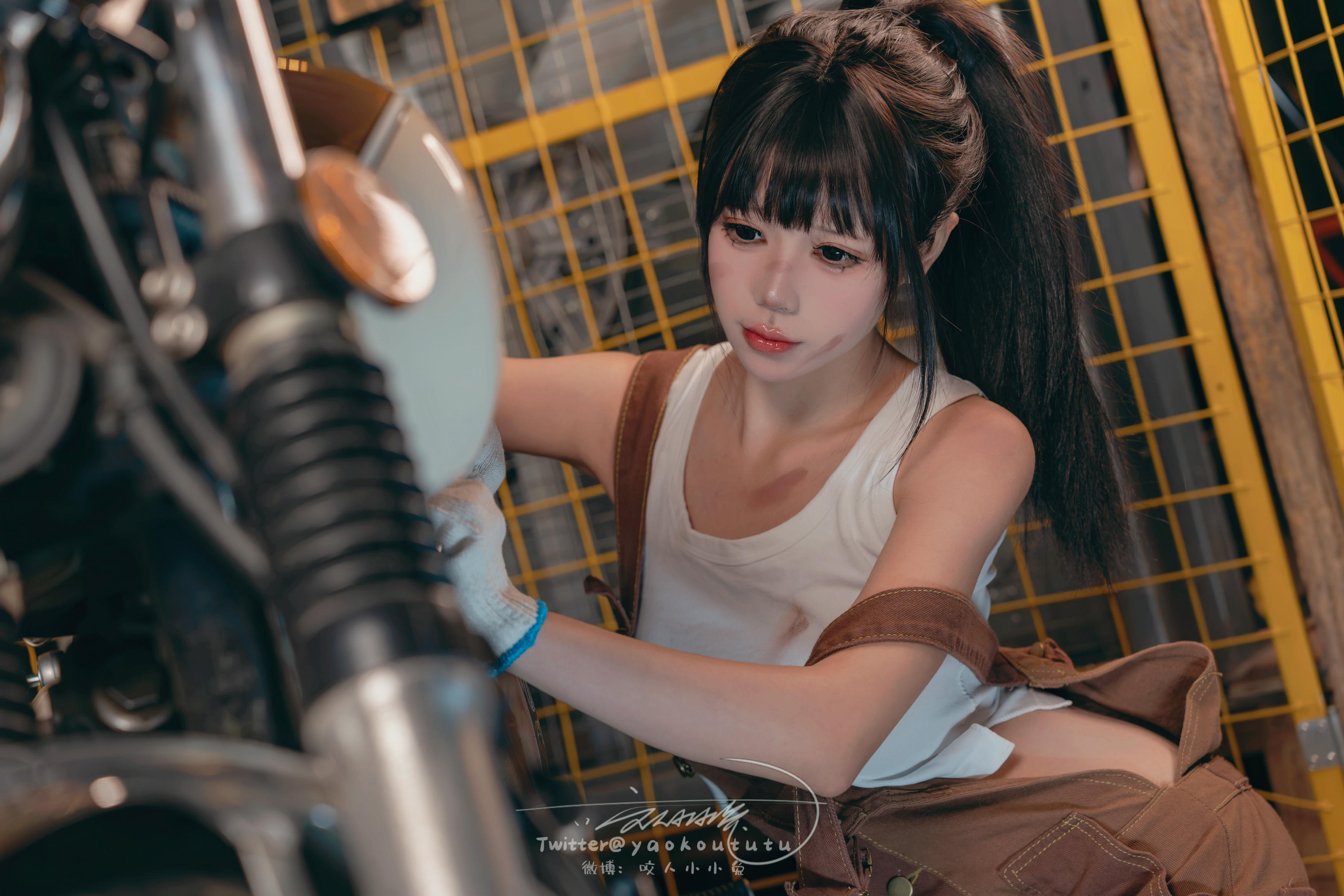 黏黏团子兔 NO.135 咬人小小兔 2401月作品『机车修理工』Shake it [70P+1V 1.53GB]_第1集