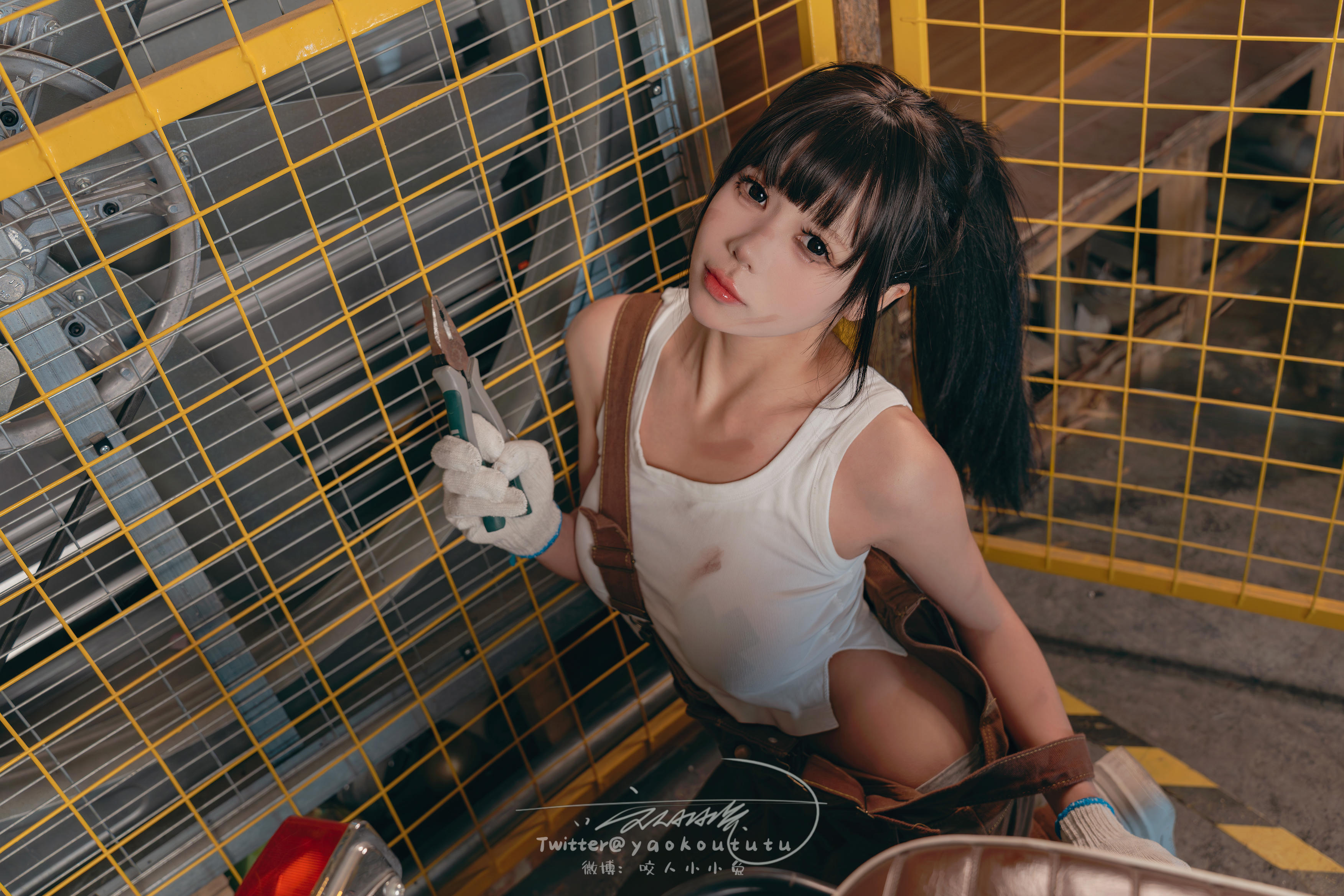 黏黏团子兔 NO.135 咬人小小兔 2401月作品『机车修理工』Shake it [70P+1V 1.53GB]_第1集