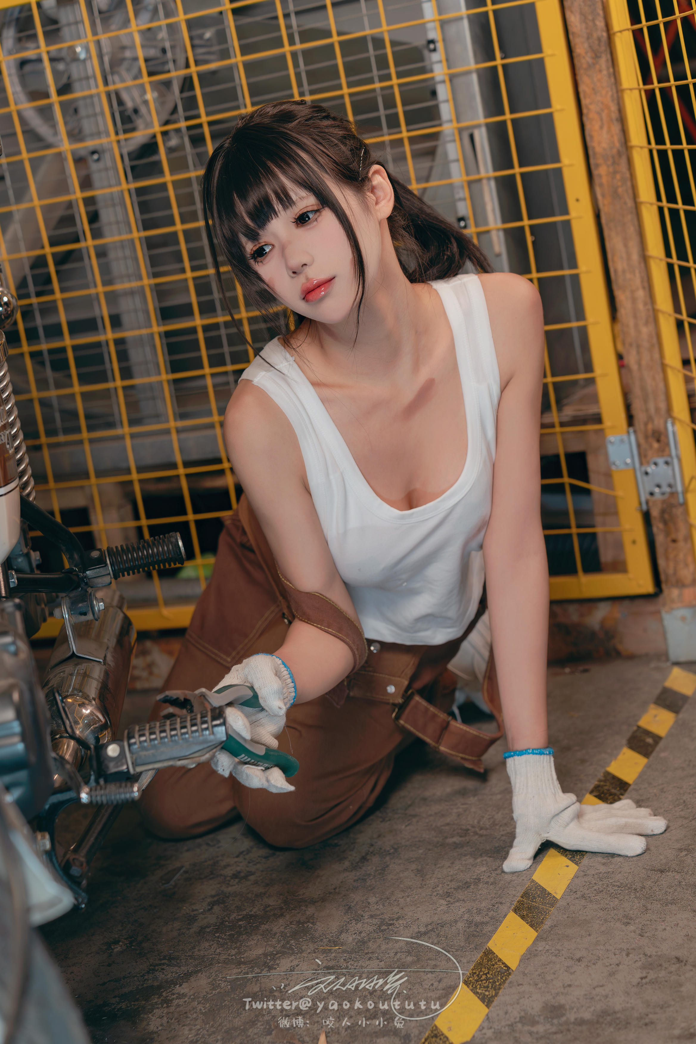 黏黏团子兔 NO.135 咬人小小兔 2401月作品『机车修理工』Shake it [70P+1V 1.53GB]_第2集