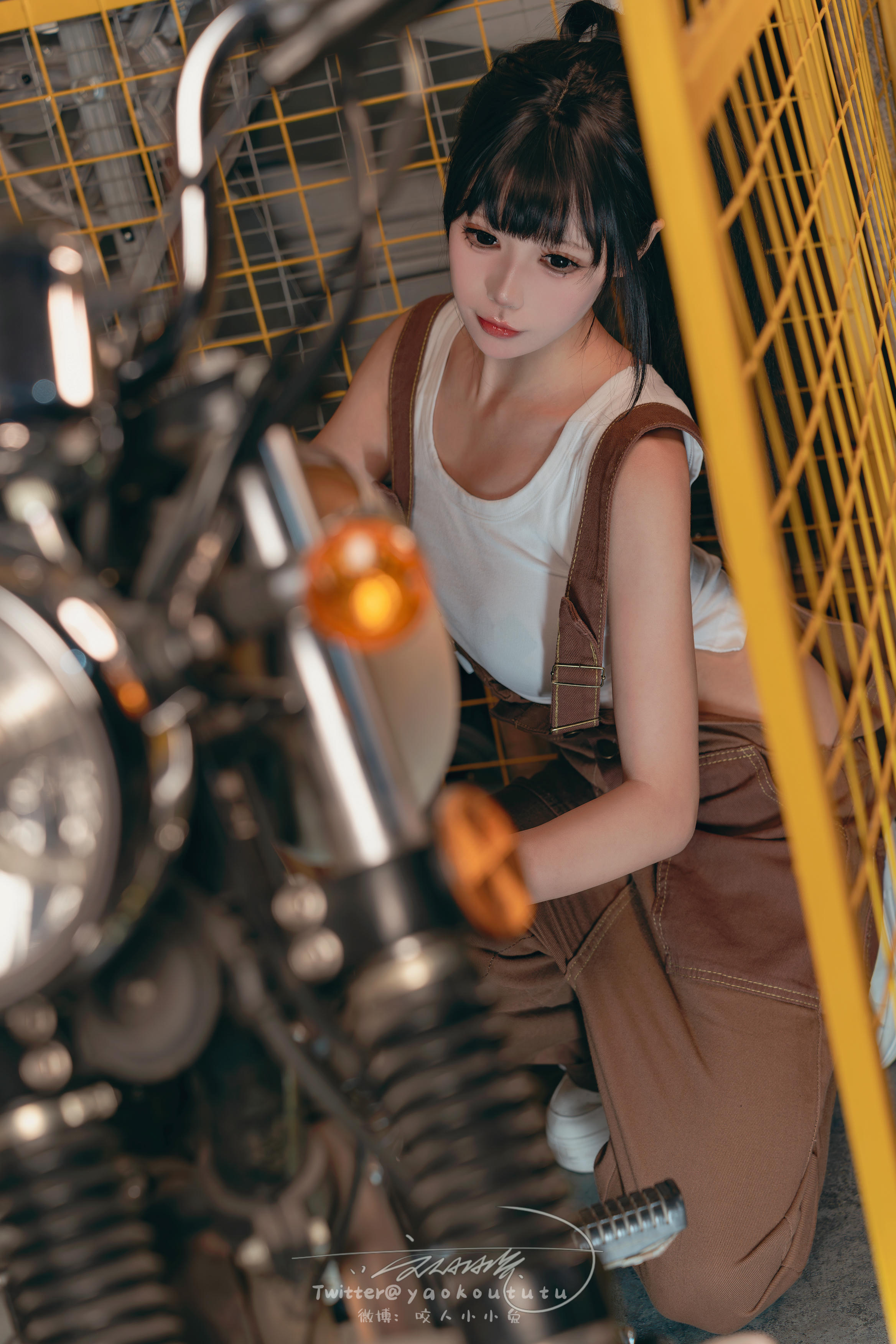 黏黏团子兔 NO.135 咬人小小兔 2401月作品『机车修理工』Shake it [70P+1V 1.53GB]_第1集