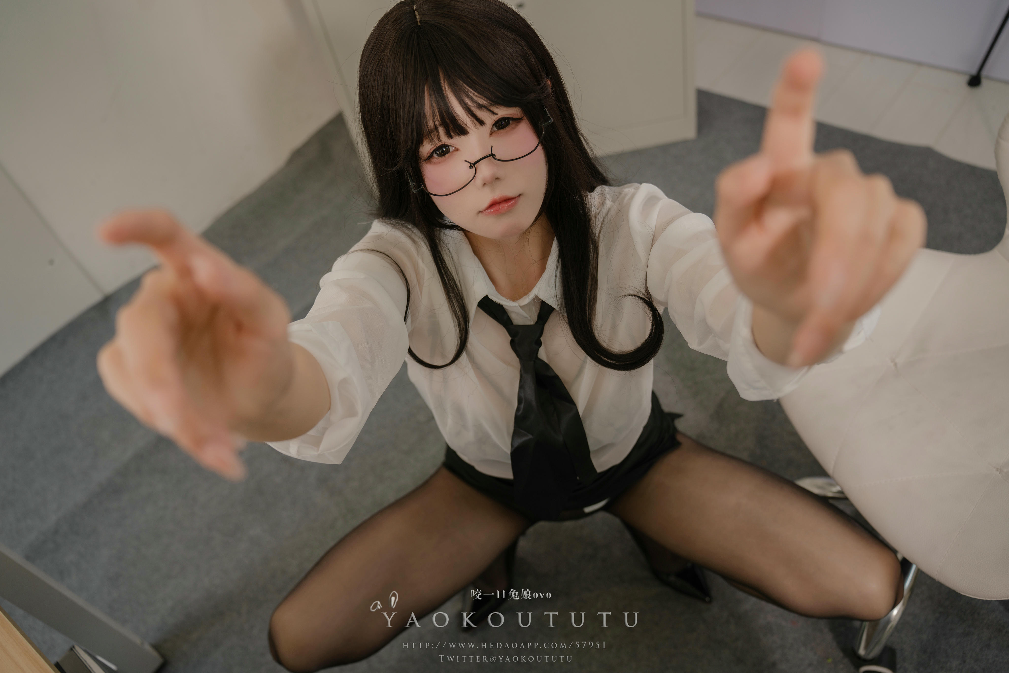 黏黏团子兔 NO.059 咬一口兔娘ovo 老板发现的秘密 [63P1V 1.27GB]_第2集