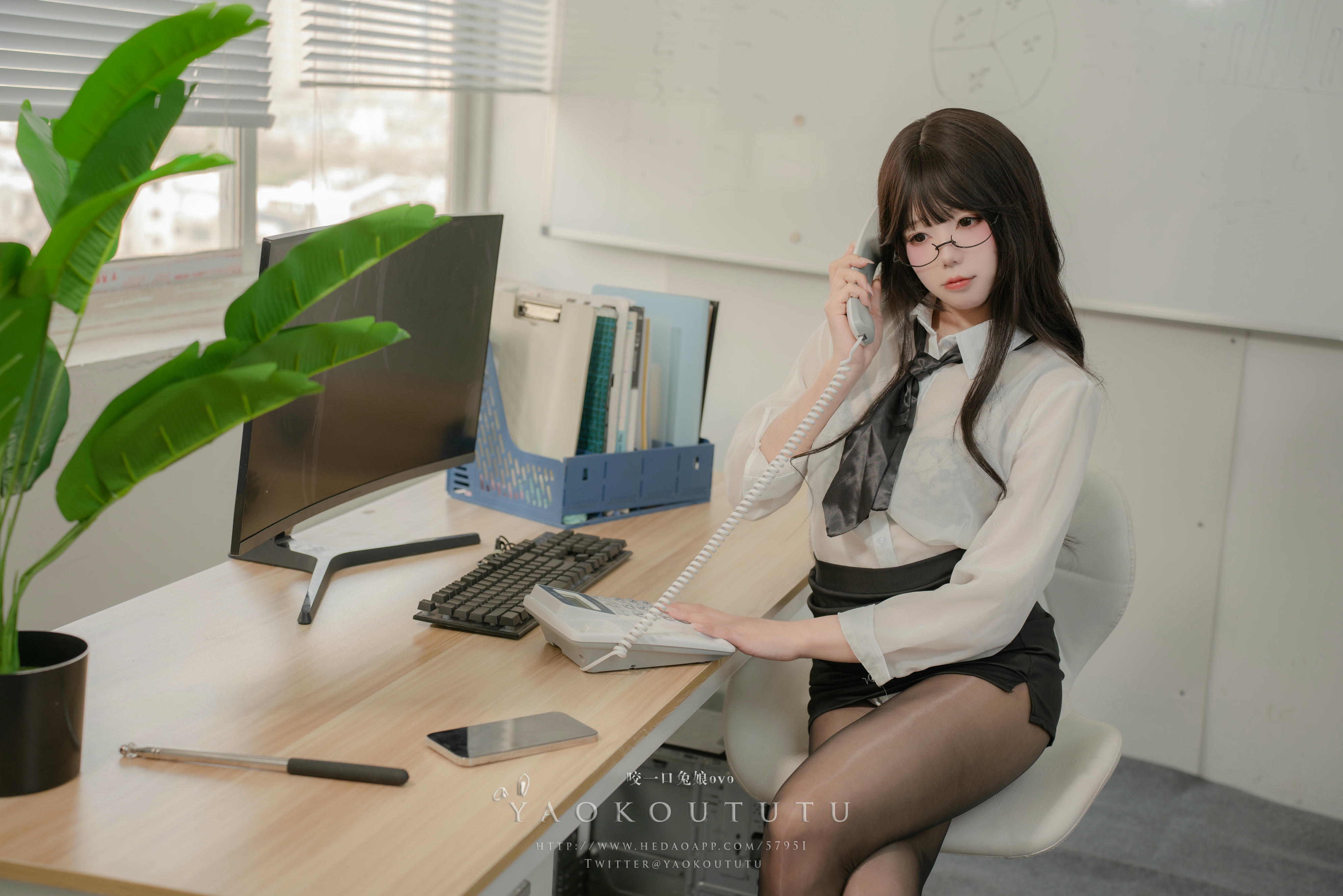 黏黏团子兔 NO.059 咬一口兔娘ovo 老板发现的秘密 [63P1V 1.27GB]_第1集