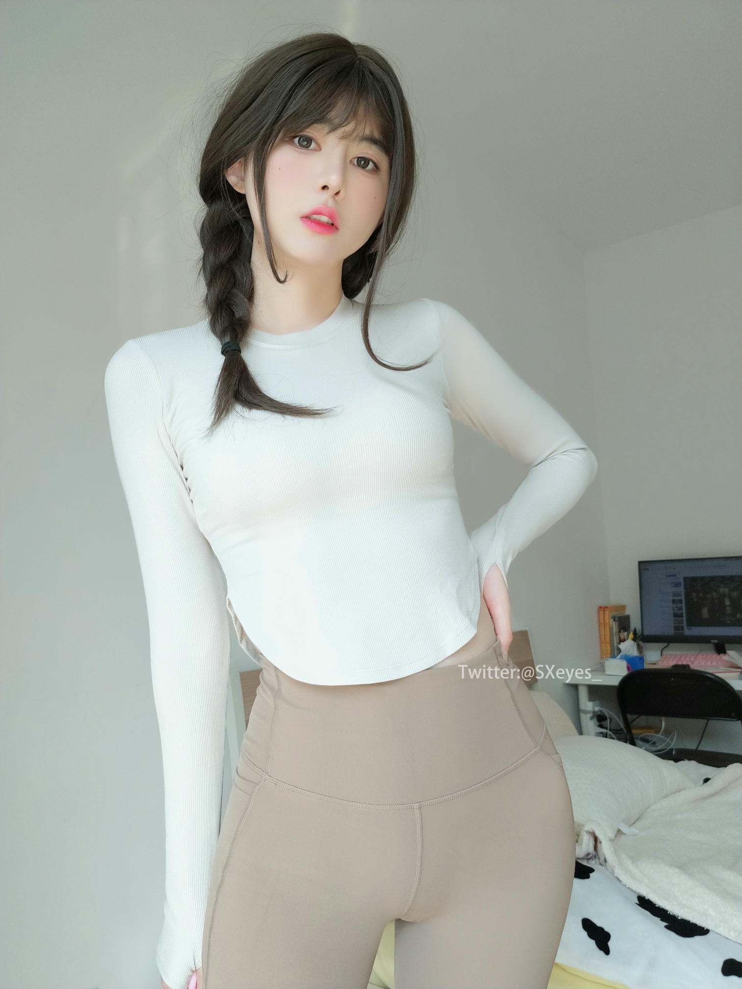 眼酱大魔王w NO.044 Vol.32 瑜伽服 [32P-160MB]_第1集