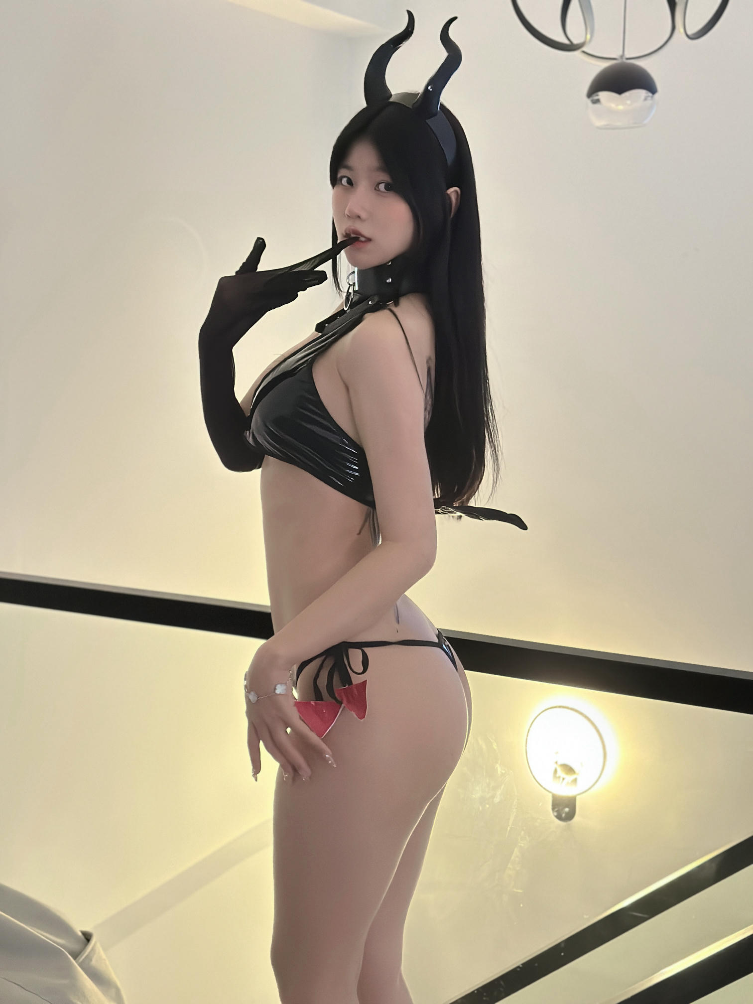 微密圈-鱼神 NO.019 皮衣[36P 1V 166.1M]_第1集