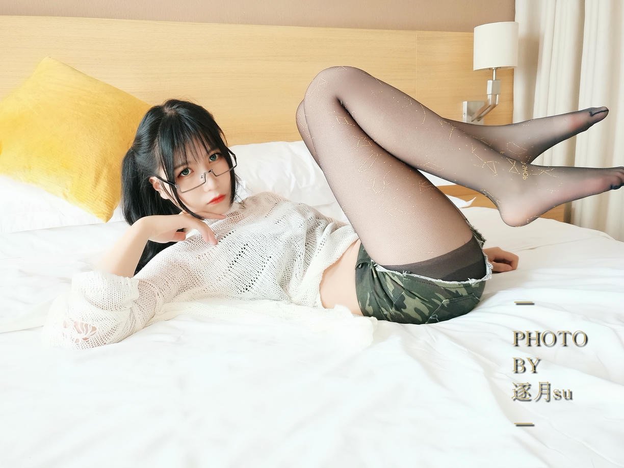 逐月SU - 足控向_第1集