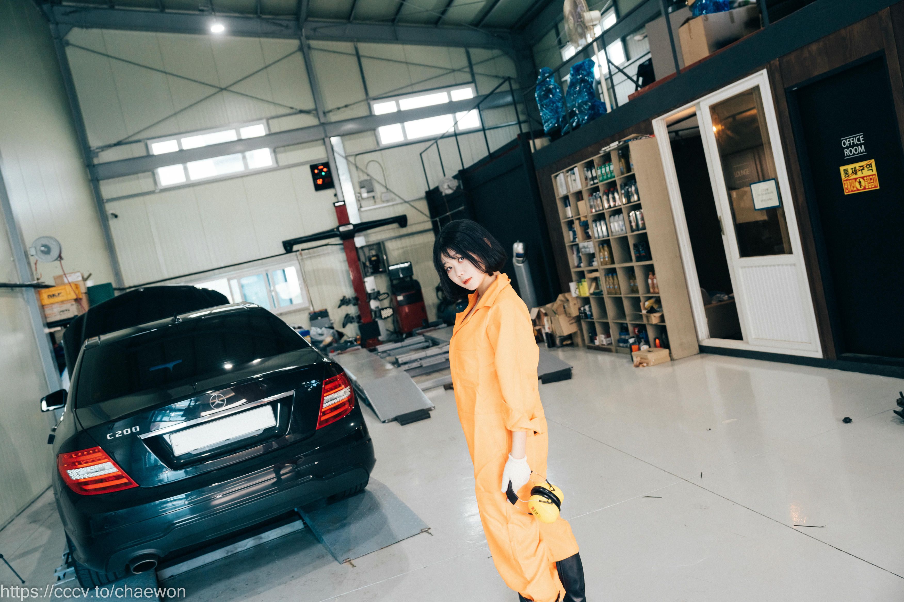 Zia (지아) NO.105 Loozy Zia (지아) Garage Girl [129P+3V／3GB]_第1集