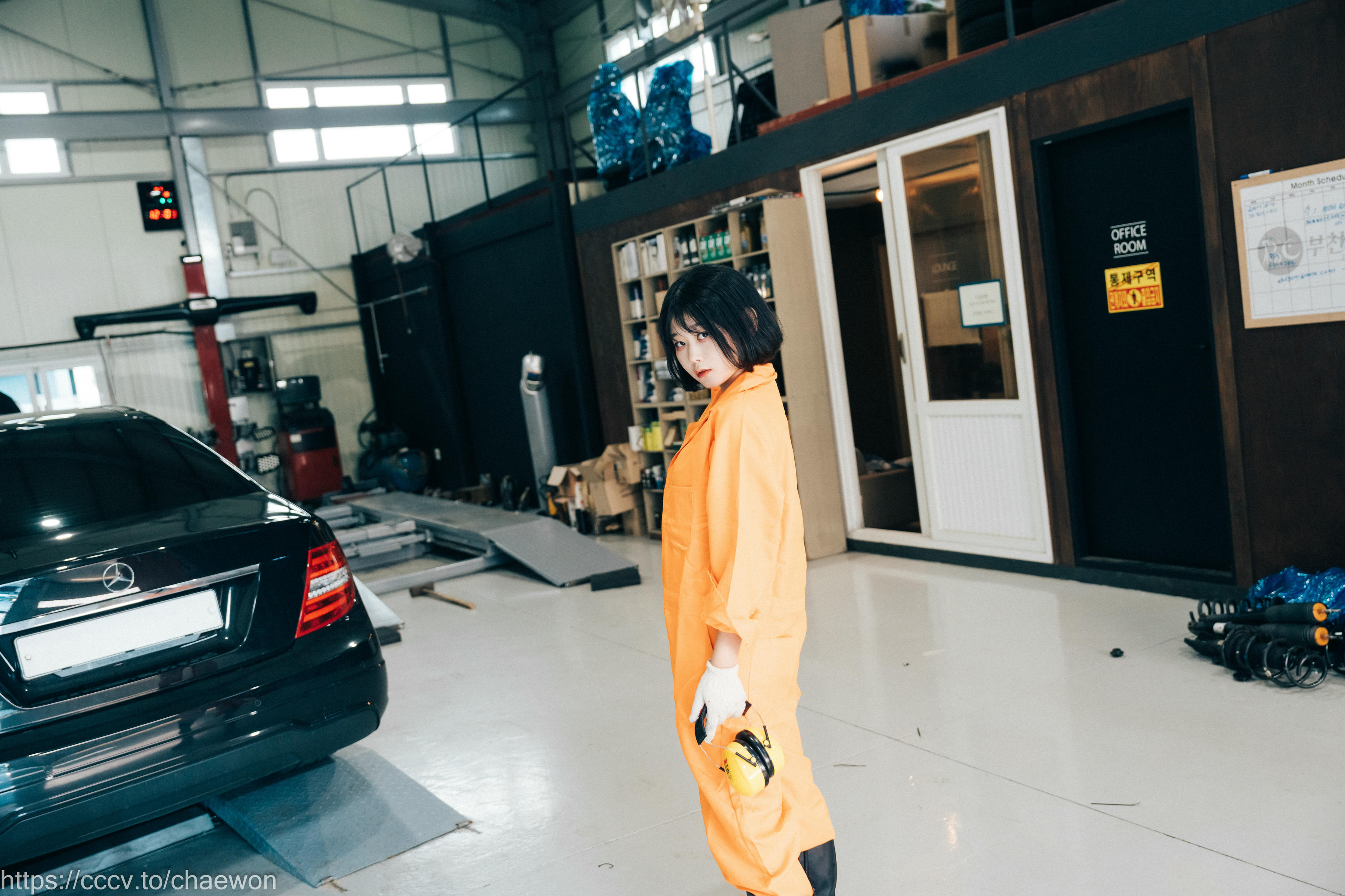 Zia (지아) NO.105 Loozy Zia (지아) Garage Girl [129P+3V／3GB]_第1集