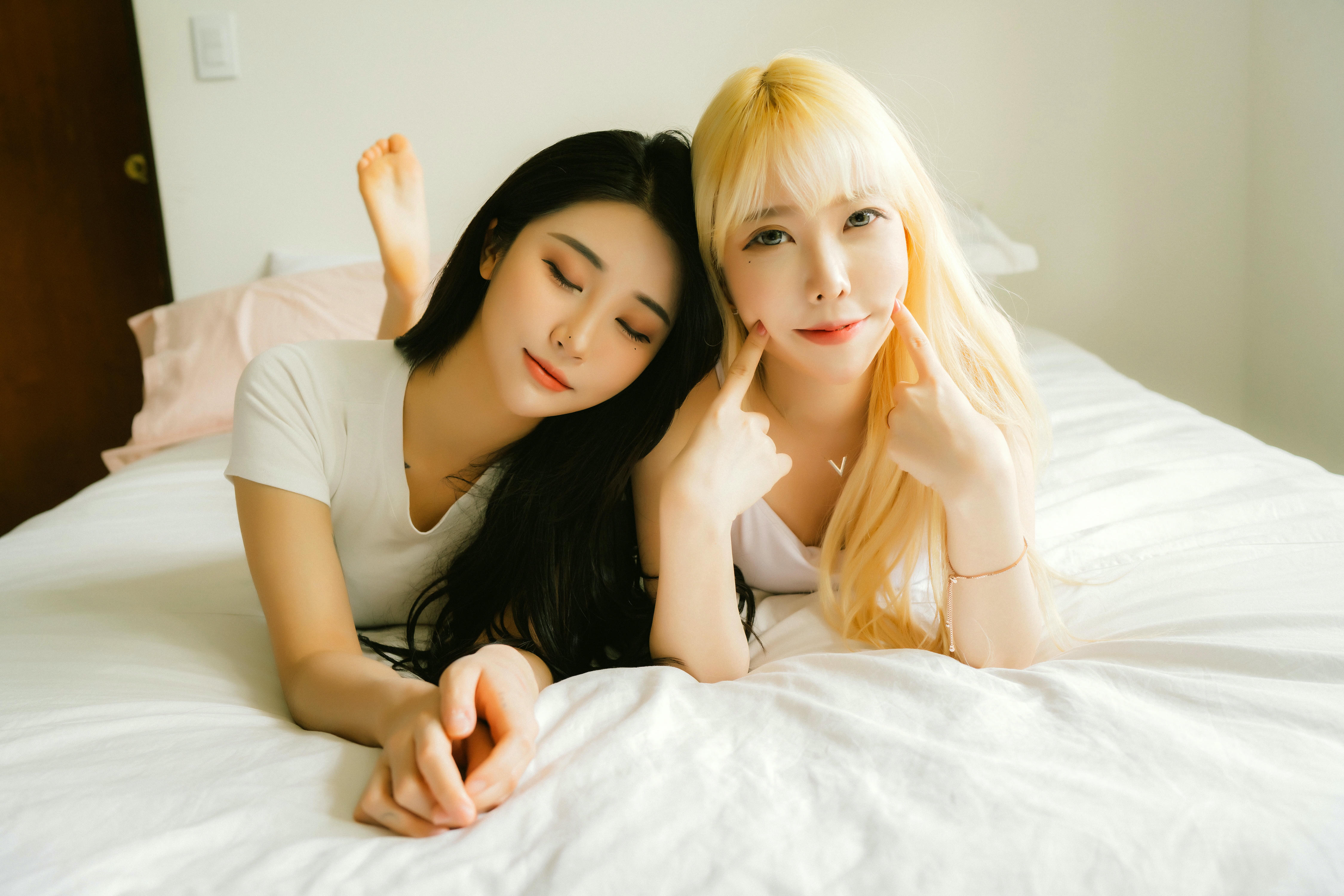 Zia (지아) NO.052 Moon Night Snap Together Vol.02 Bomi (보미) x Zia (지아) Collaboration [70P-741MB]_第2集