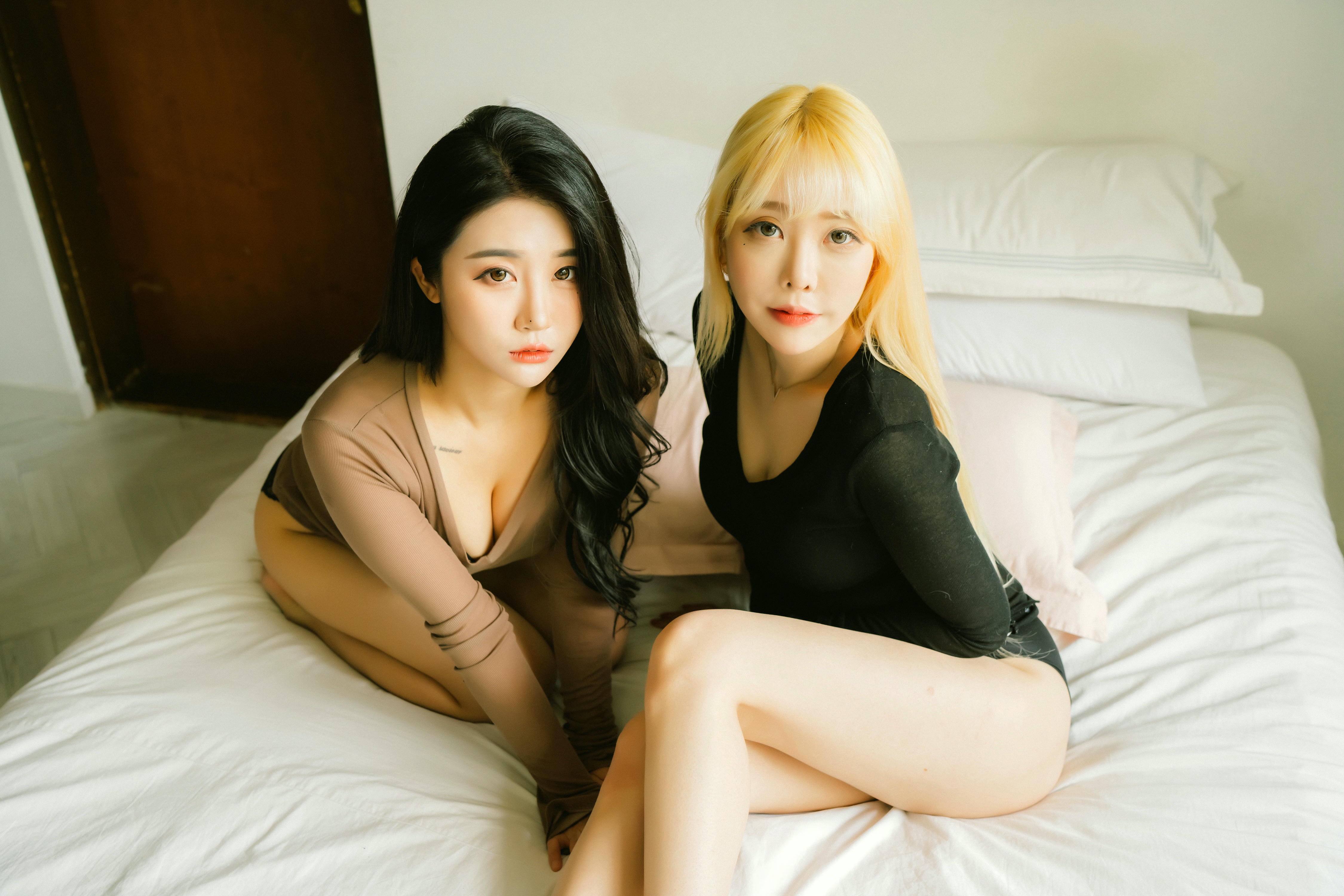 Zia (지아) NO.052 Moon Night Snap Together Vol.02 Bomi (보미) x Zia (지아) Collaboration [70P-741MB]_第4集